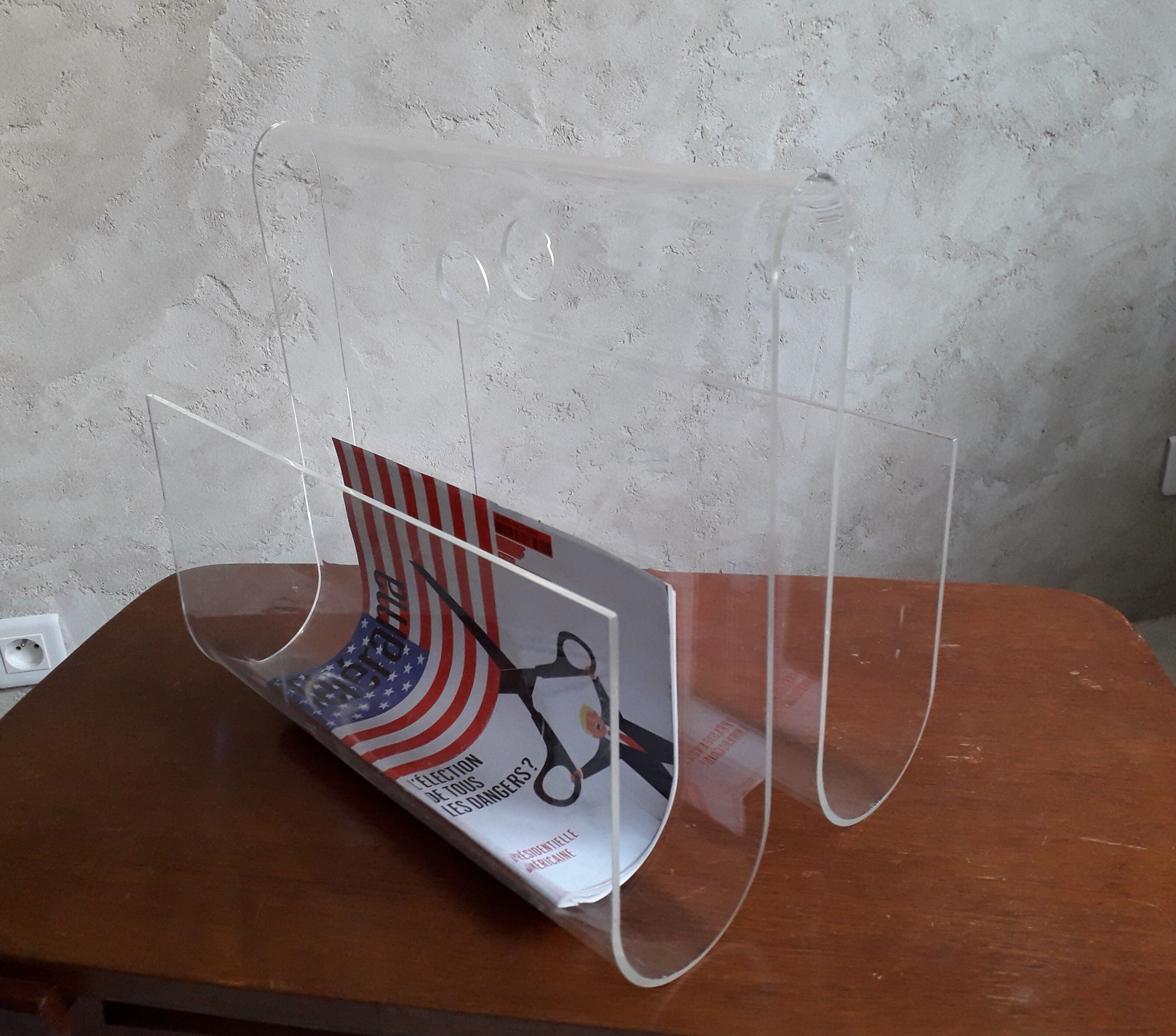 Plexiglas magazine holder