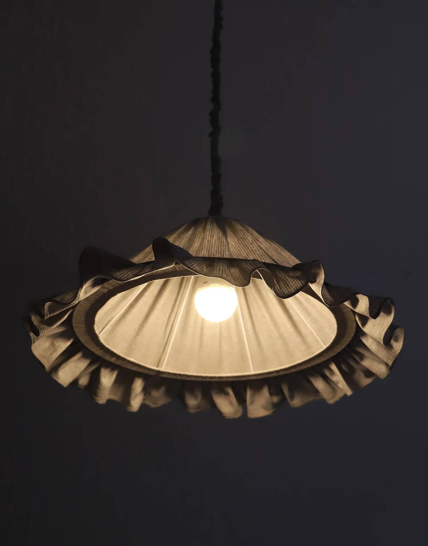 Suspension Emilia, pleated lampshade with frills, grey stripes.