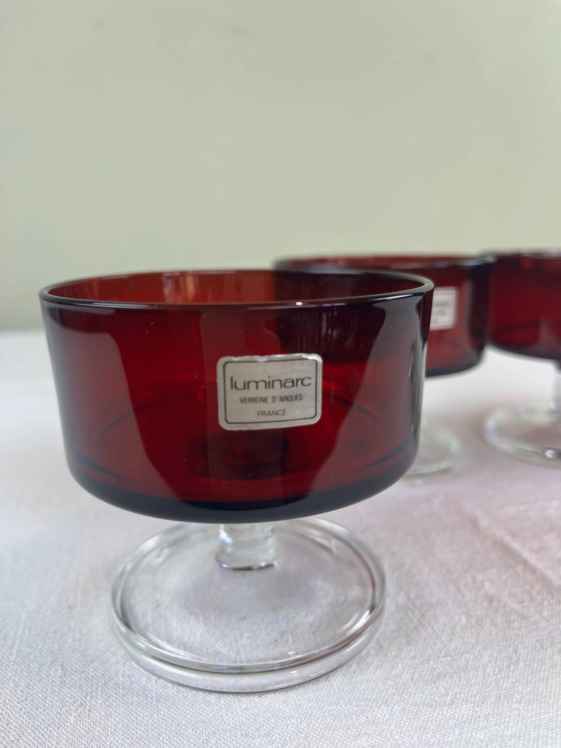 4 coupes en verre rouge