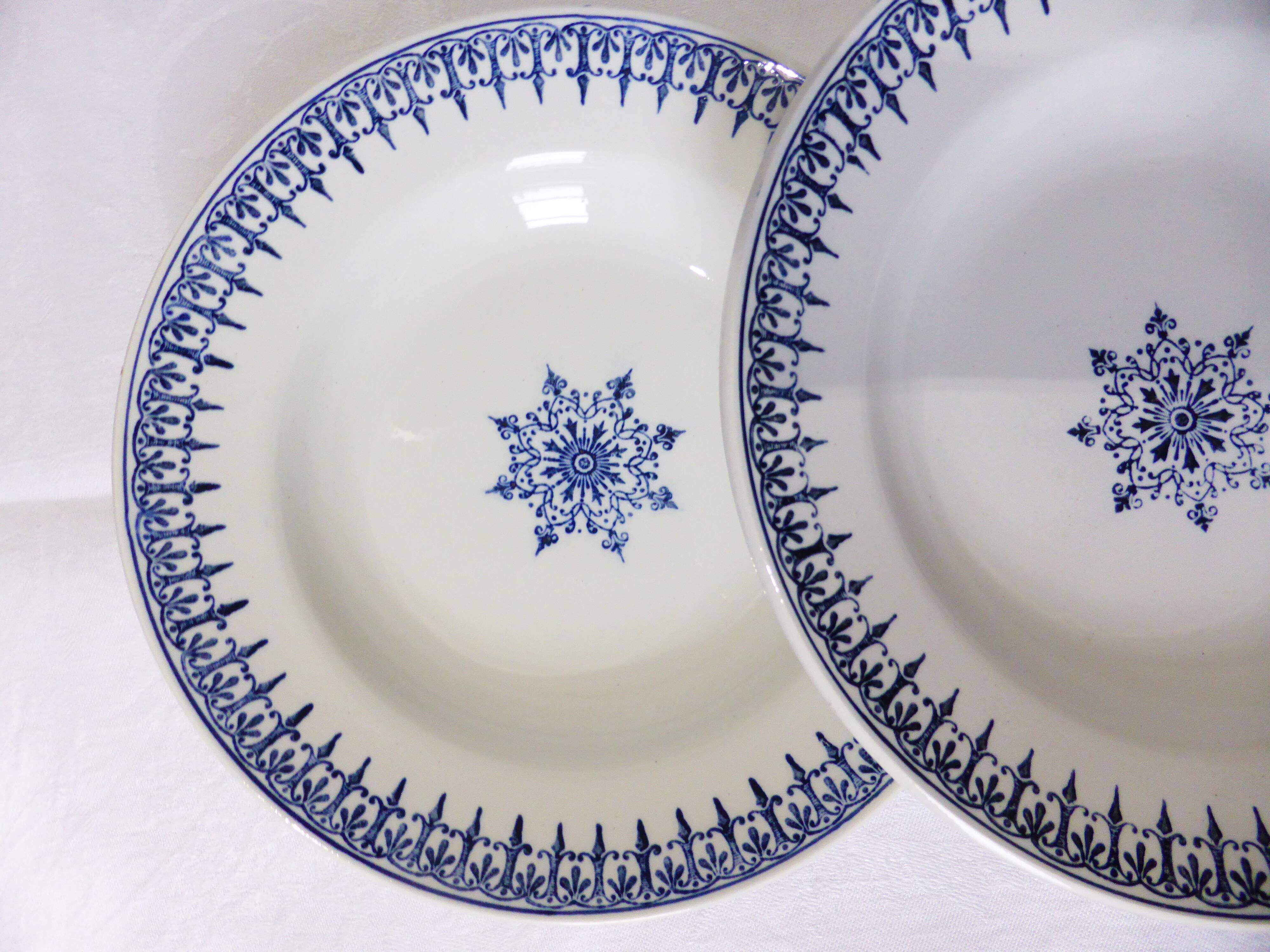 3 vintage hollow plates of St Amand primax model 211237