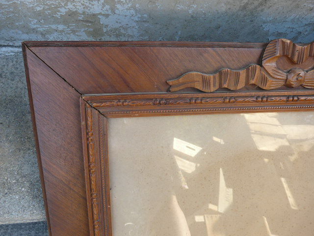 Wooden glass frame with knot