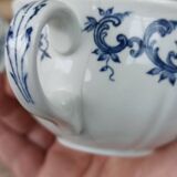 6 tea cups and saucers