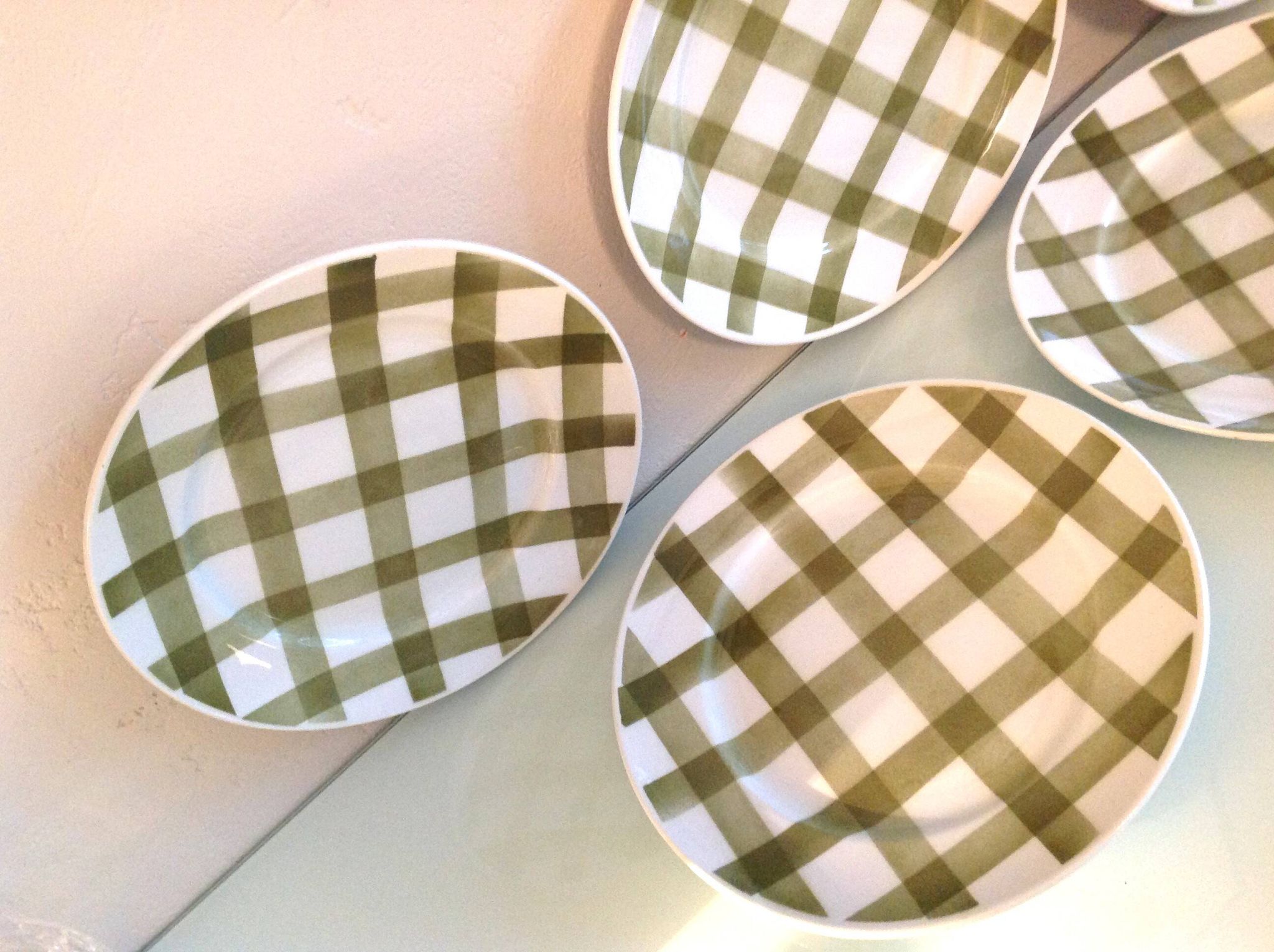 Set of six flat plates and one Moulin des Loups bowl, green tablecloth model/1950s-1960s