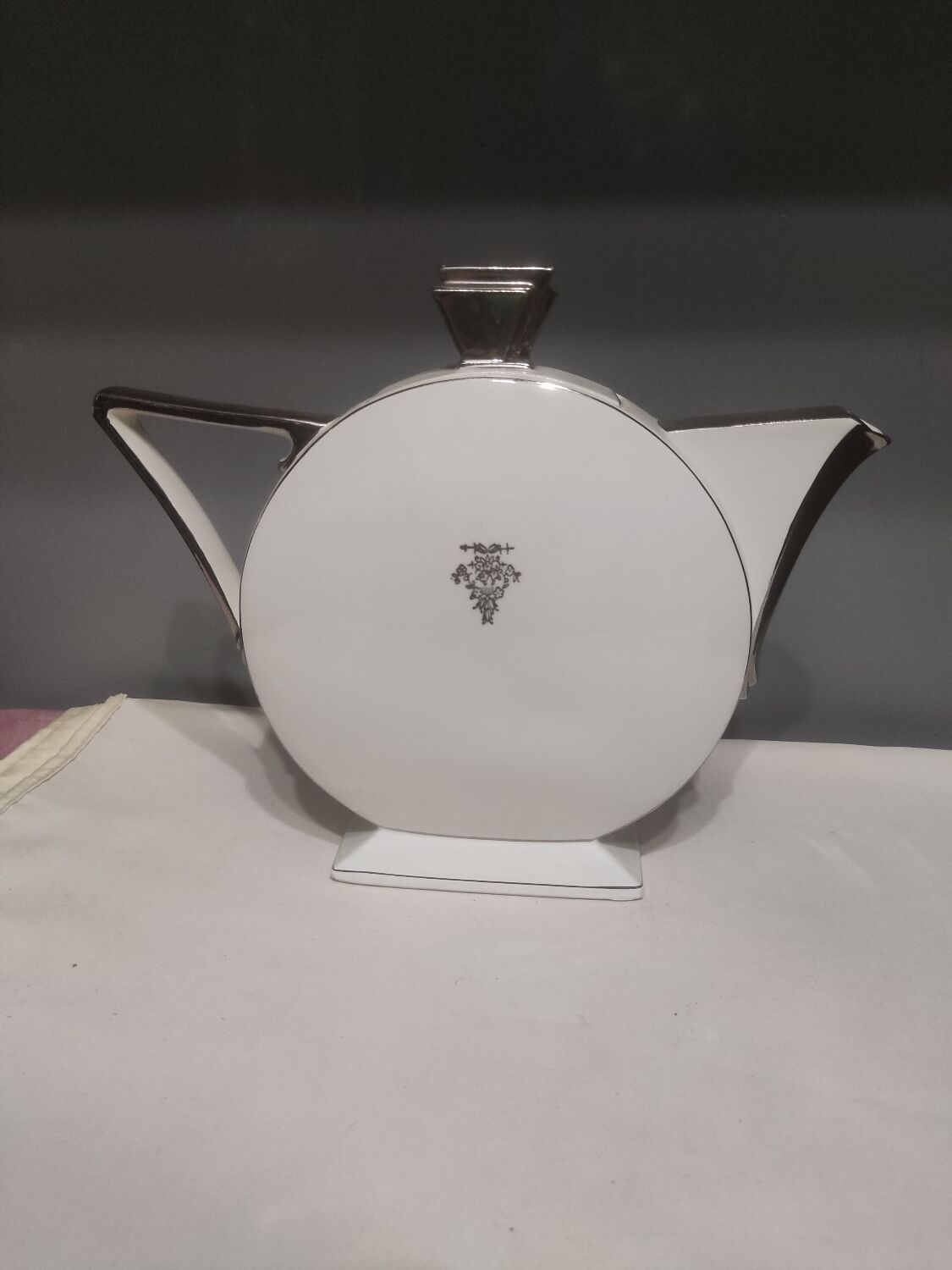 Czech Art Deco porcelain teapot Victoria