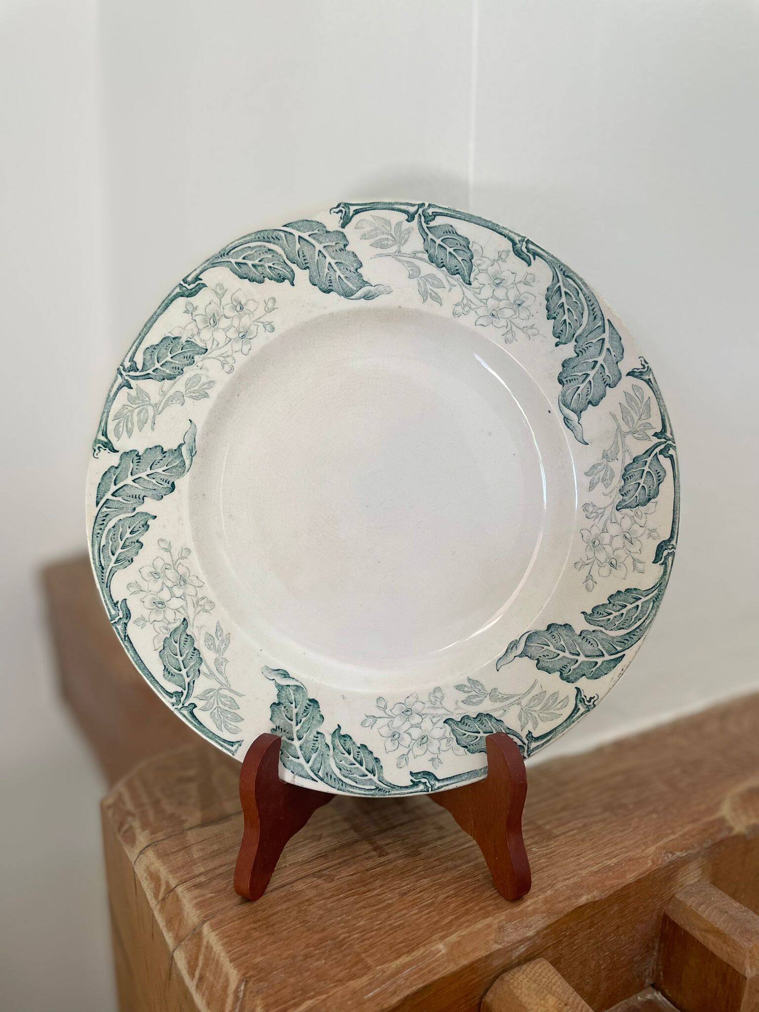 Old presentation dish, Saint Amand