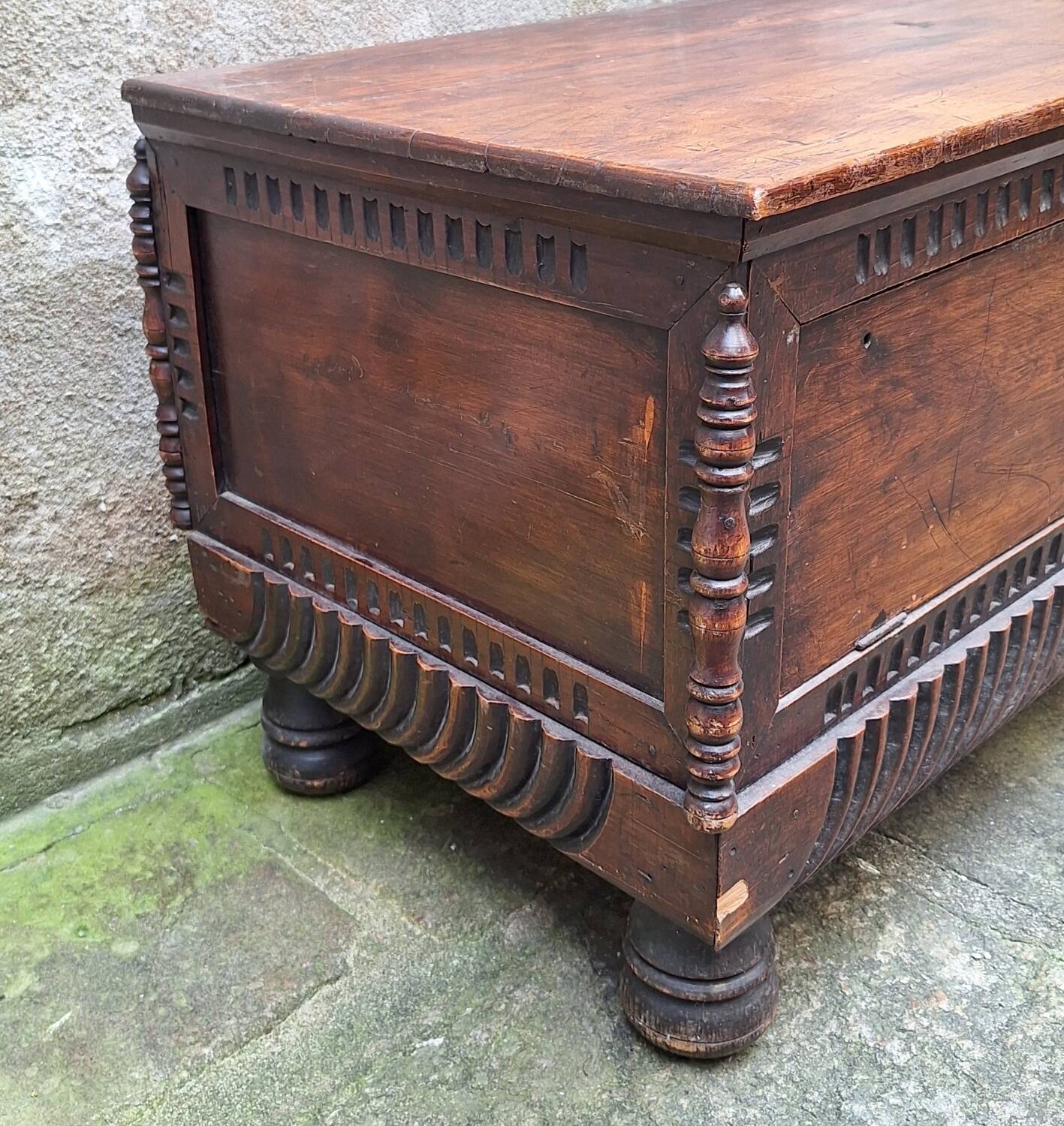 Coffre de mariage cassone en bois