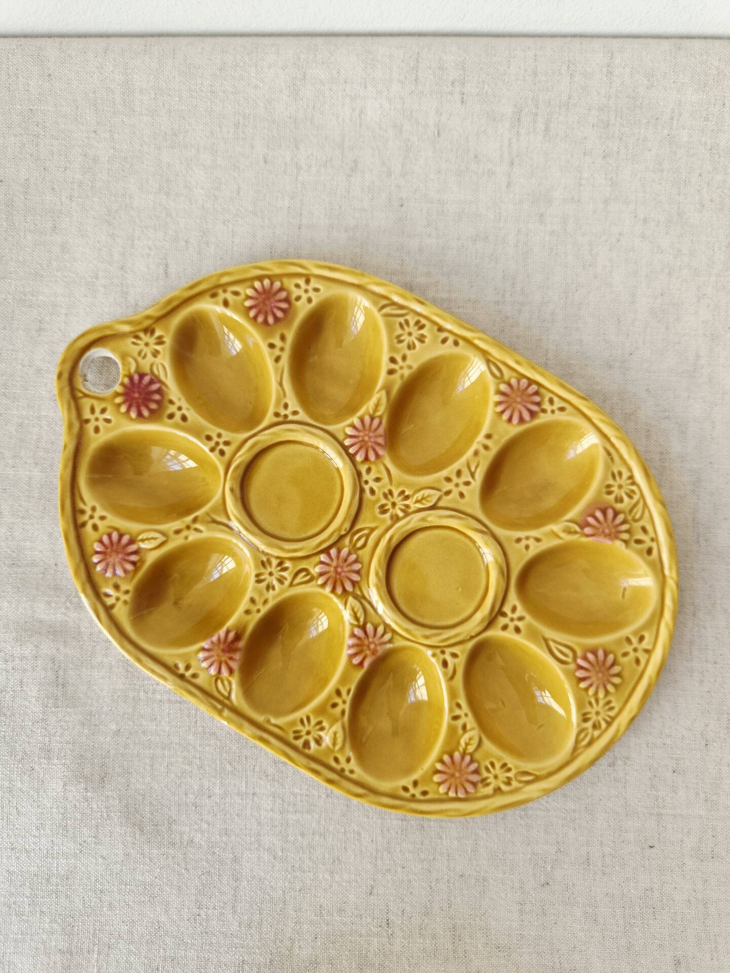 Vintage egg plate in majolica - 1970s