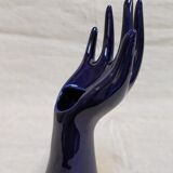 Hand baguier and blue soliflore overseas