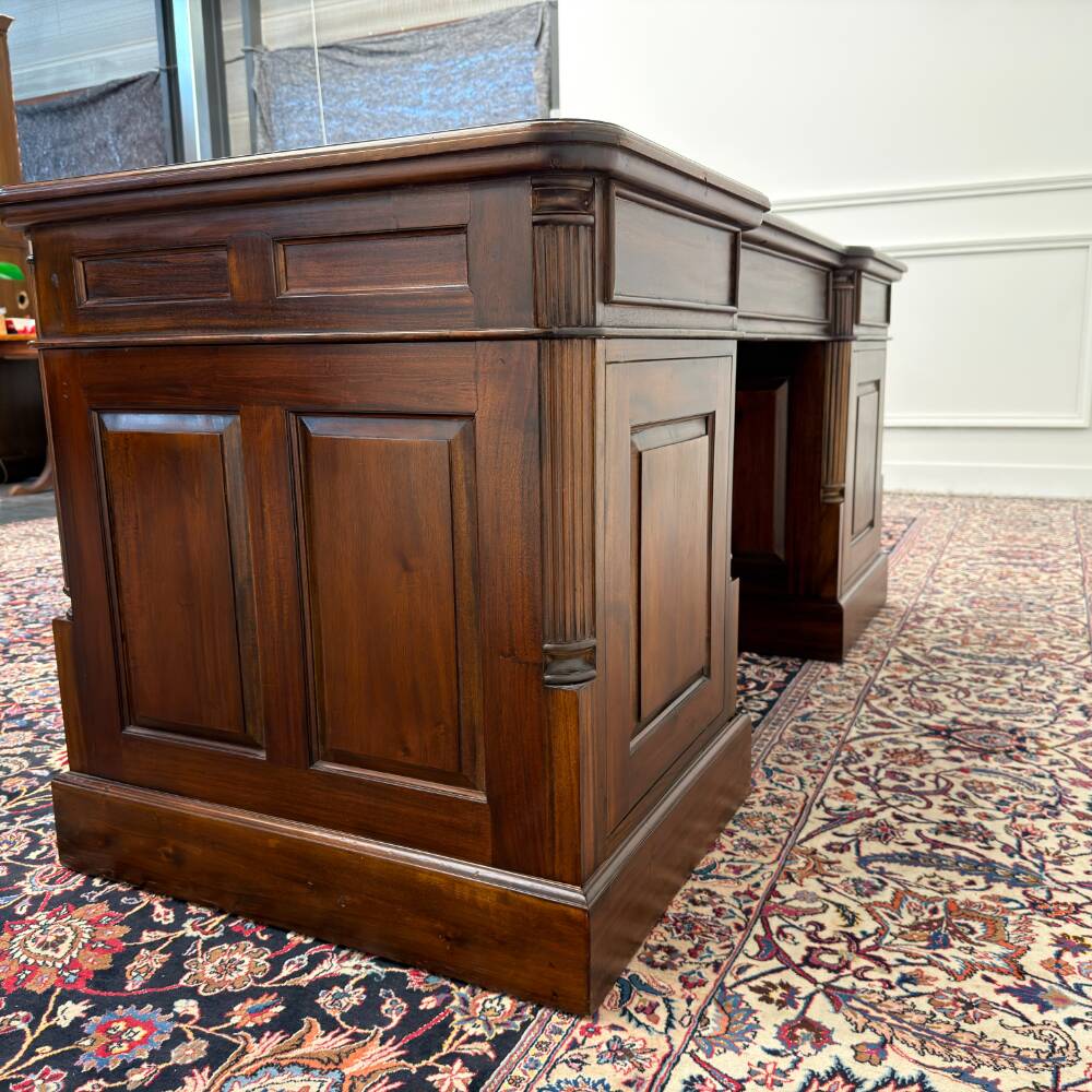 Classic English Desk Green Leather