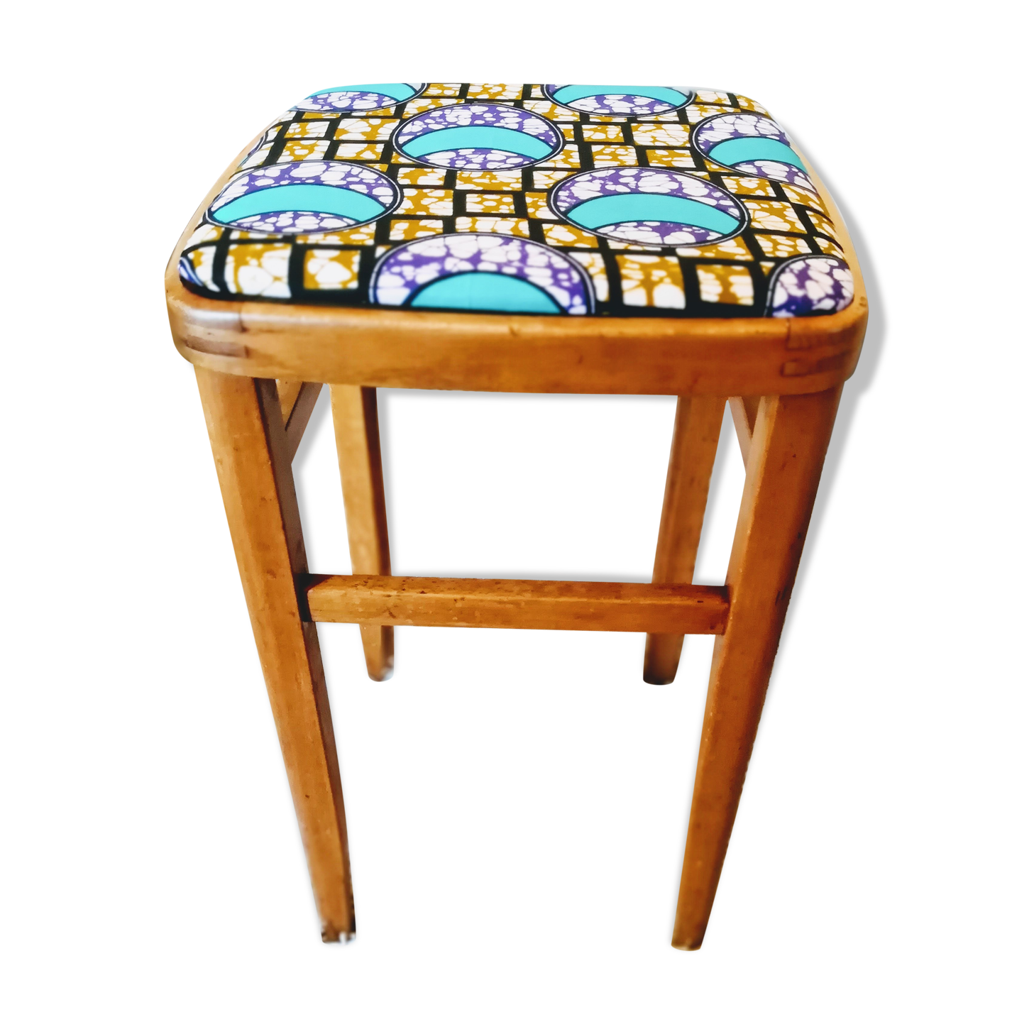 Stool to the scandinavian look
