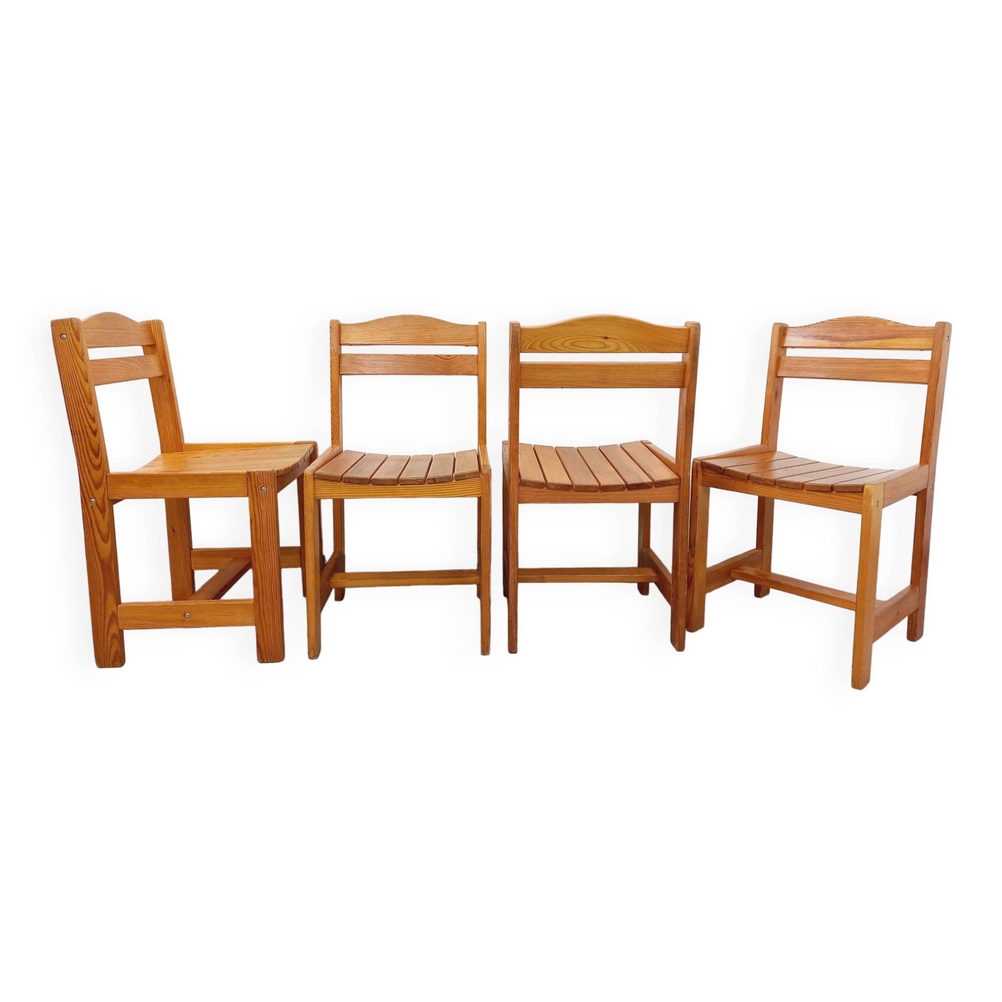 Set of 4 vintage pine chairs from the 70s