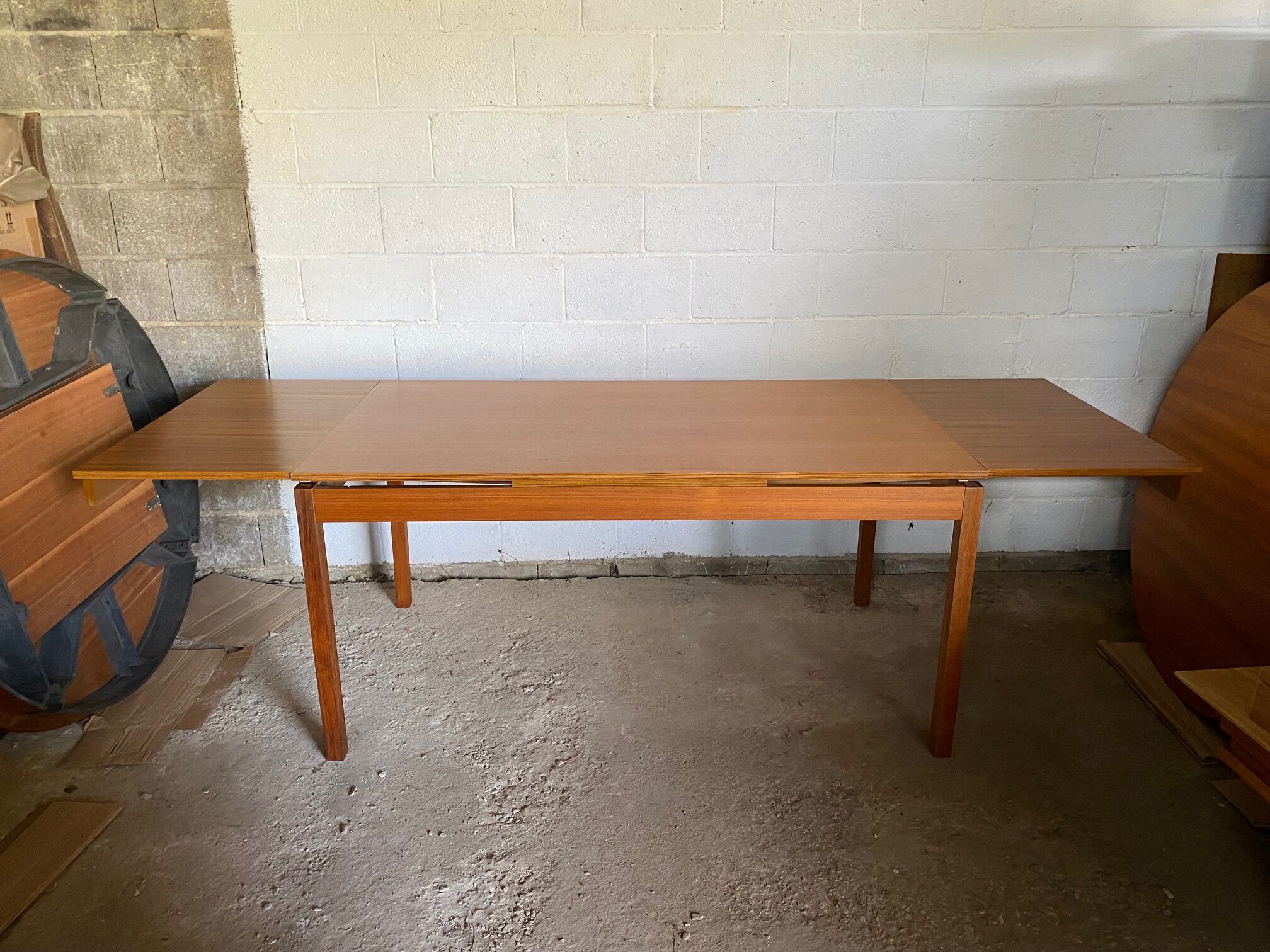 Scandinavian teak extendable table 60s