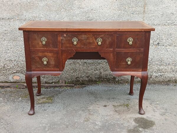 Bureau de type Chippendale en placage d'acajou