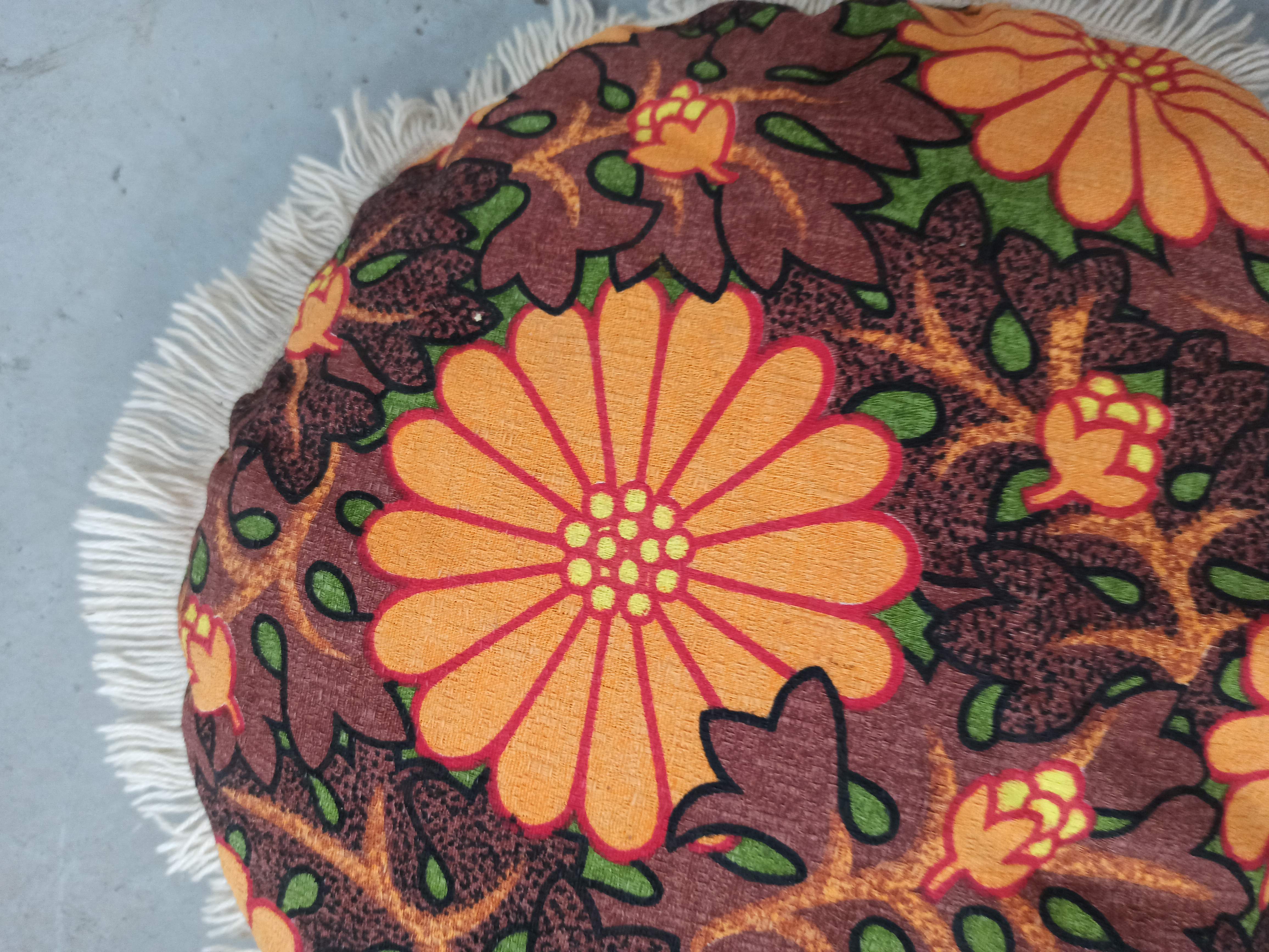 Round cushion year 70 vintage fringes