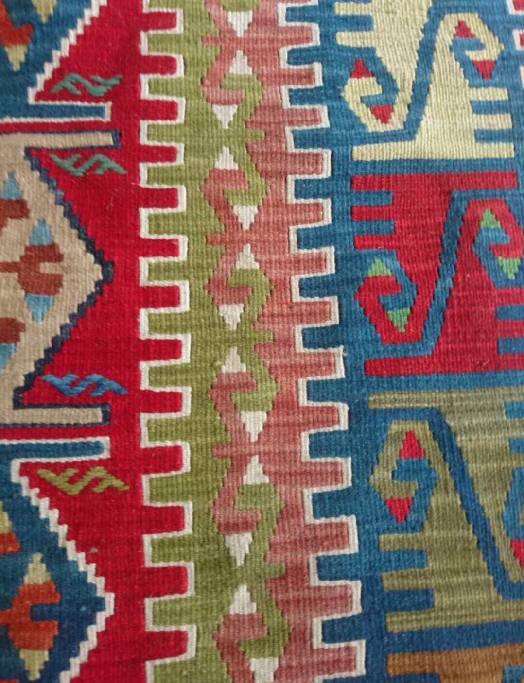 Turkish Kilim carpet , woven by hand in pure wool, 200x125cm