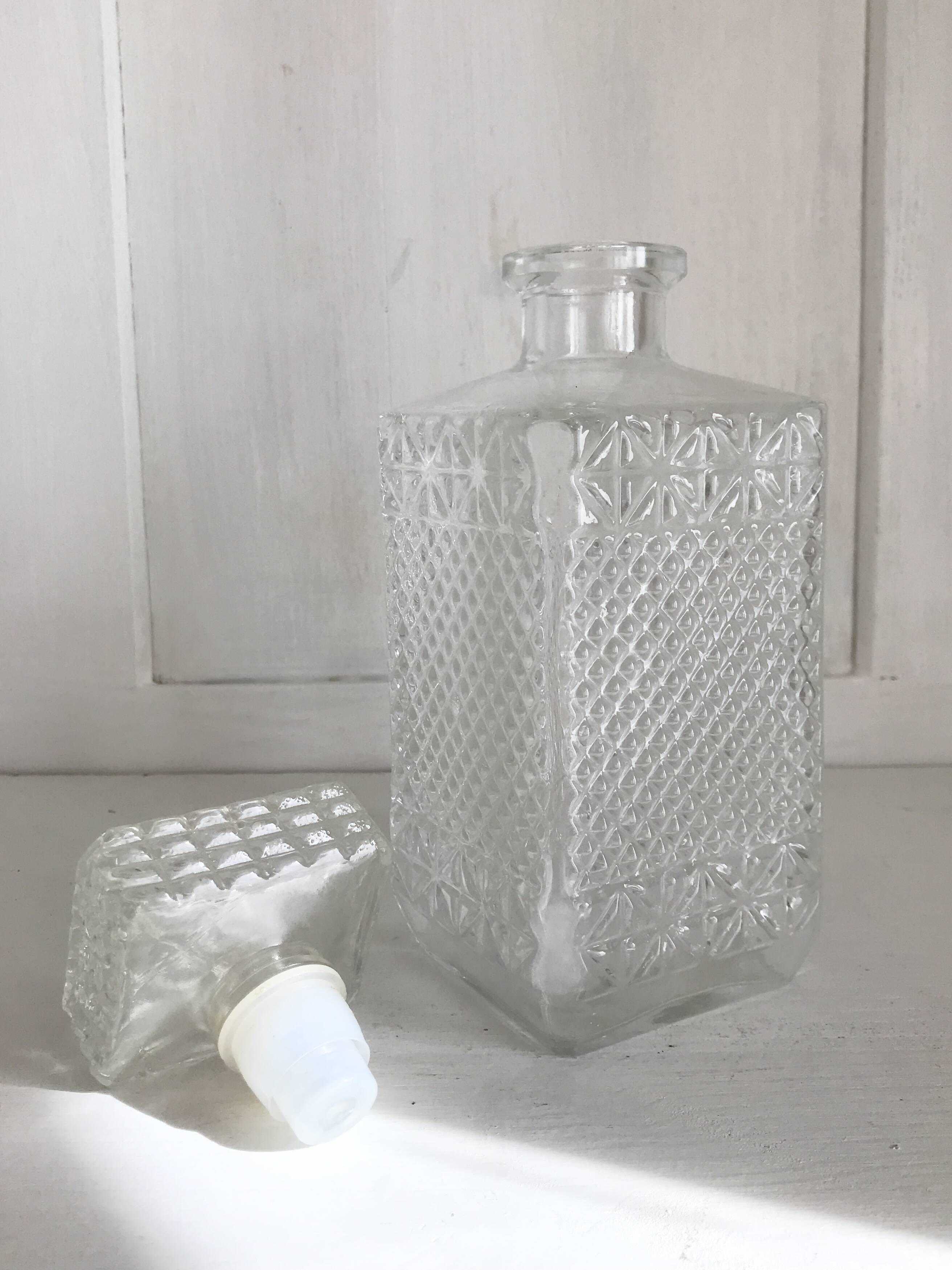 Glass whiskey decanter