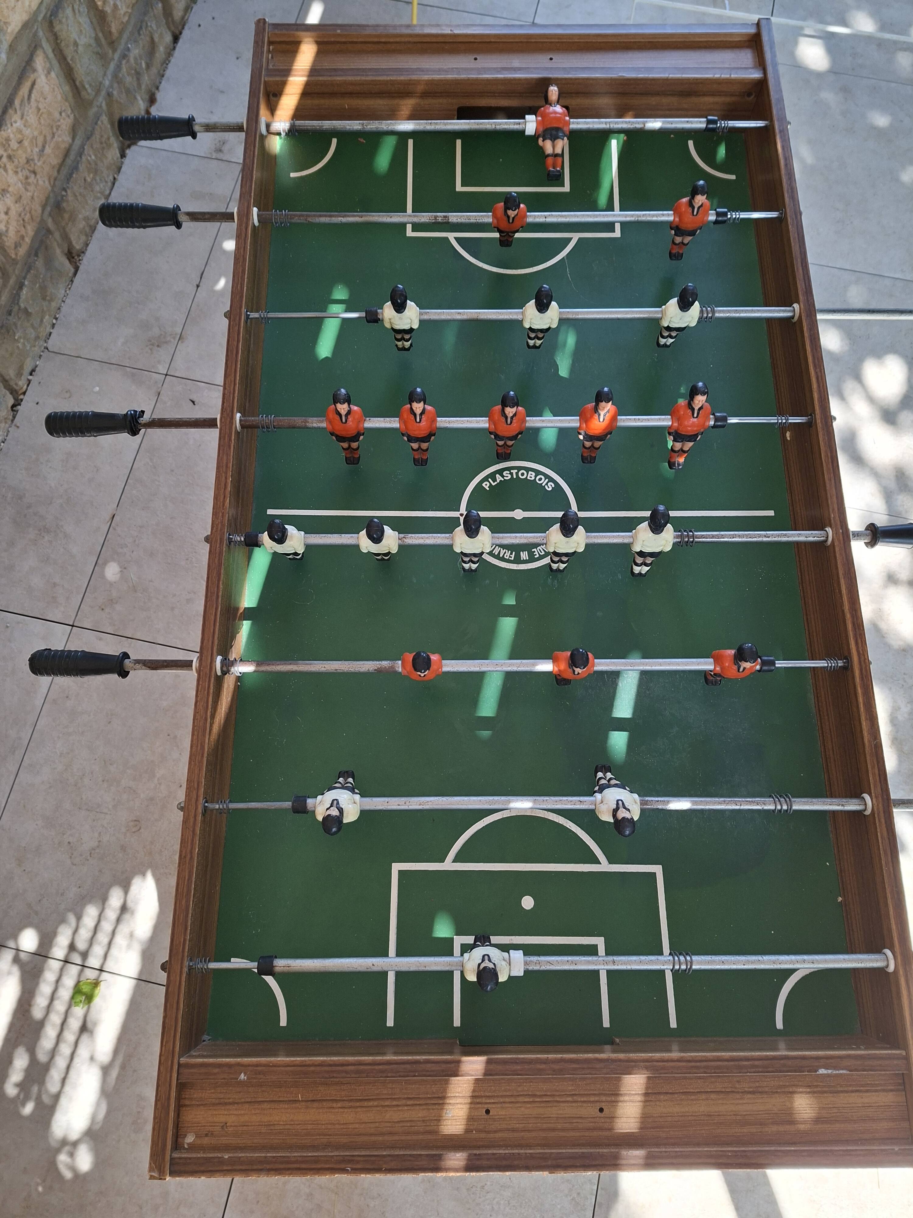 Vintage Plastobois foosball table – 70s/80s with retro charm and in its original condition.
