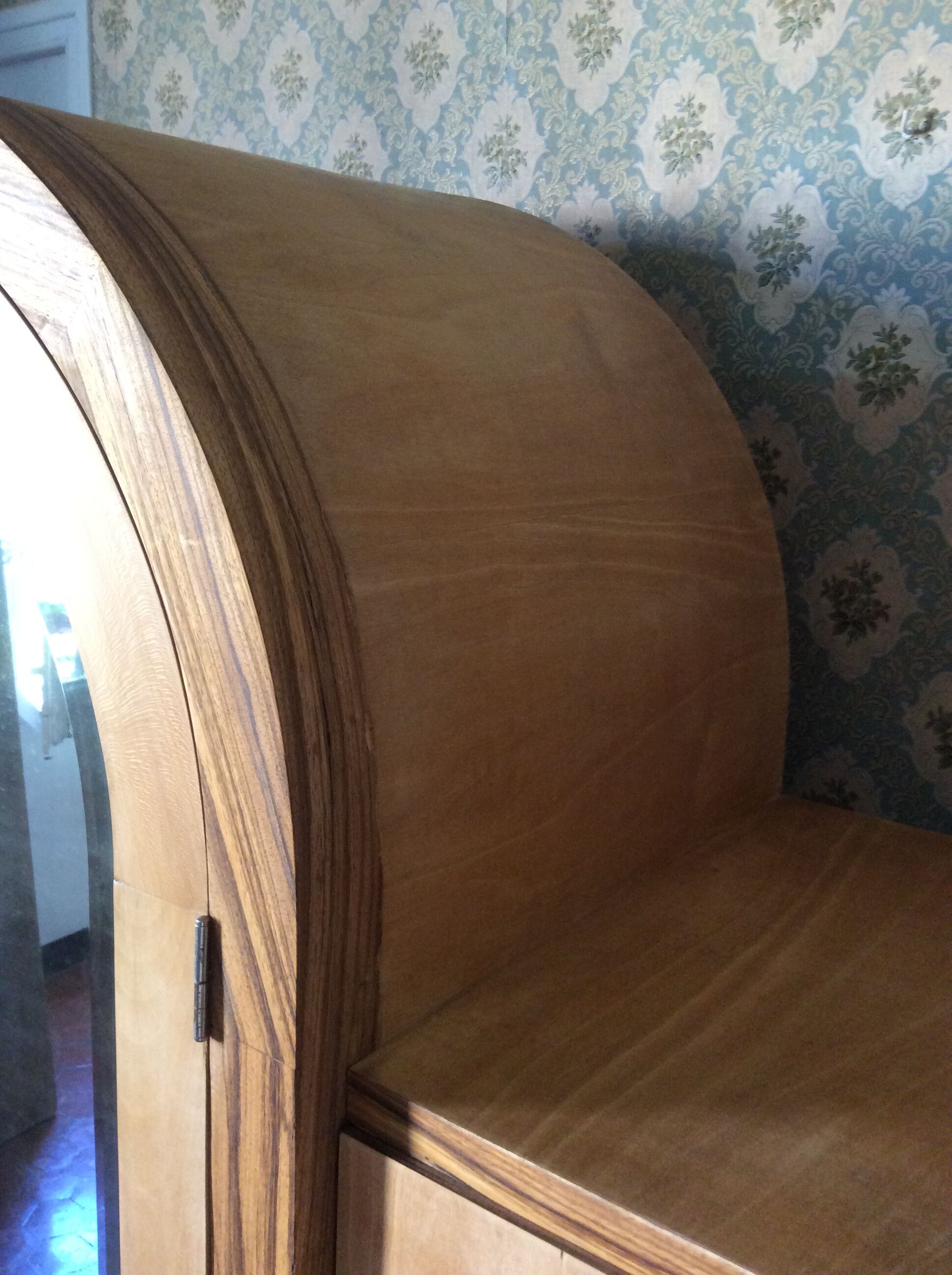 Ice-cream dressing closet with art deco dome