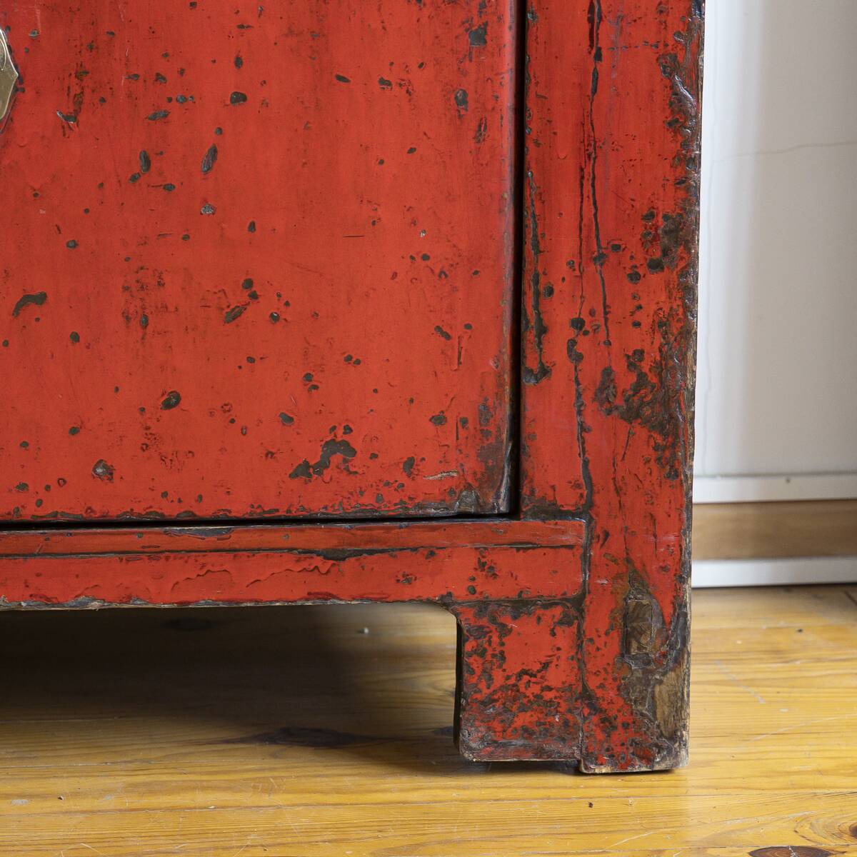 Buffet in ancient Chinese elm, lacquered red.