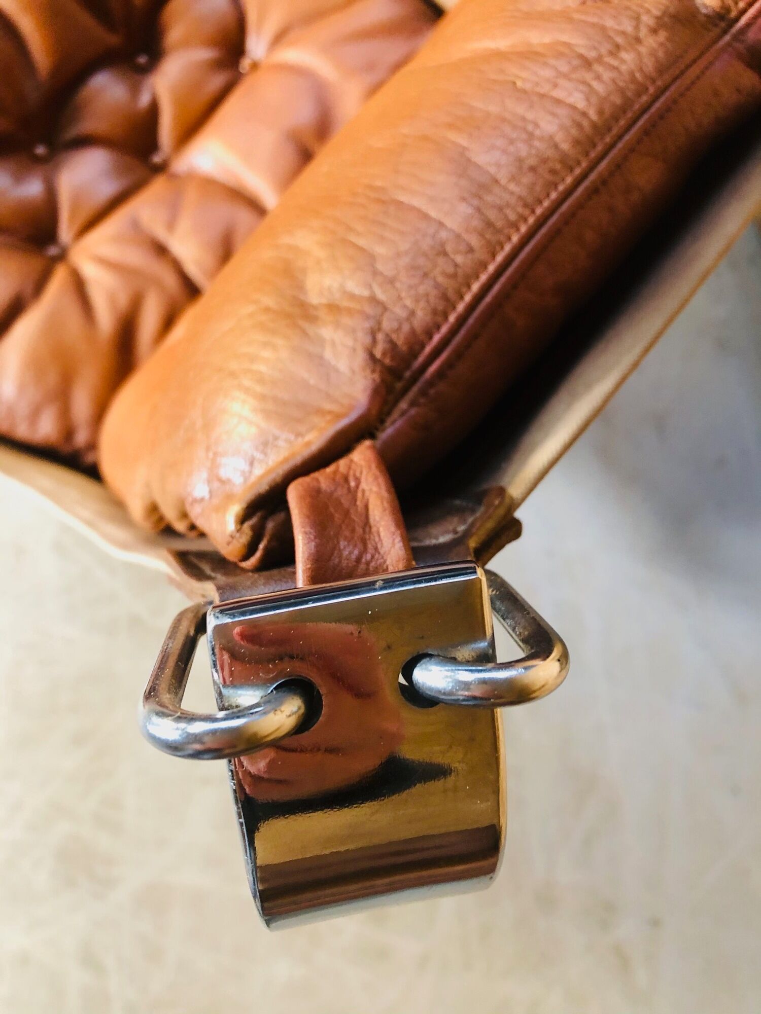 Vintage retro sigurd resell leather  &  chrome falcon chair