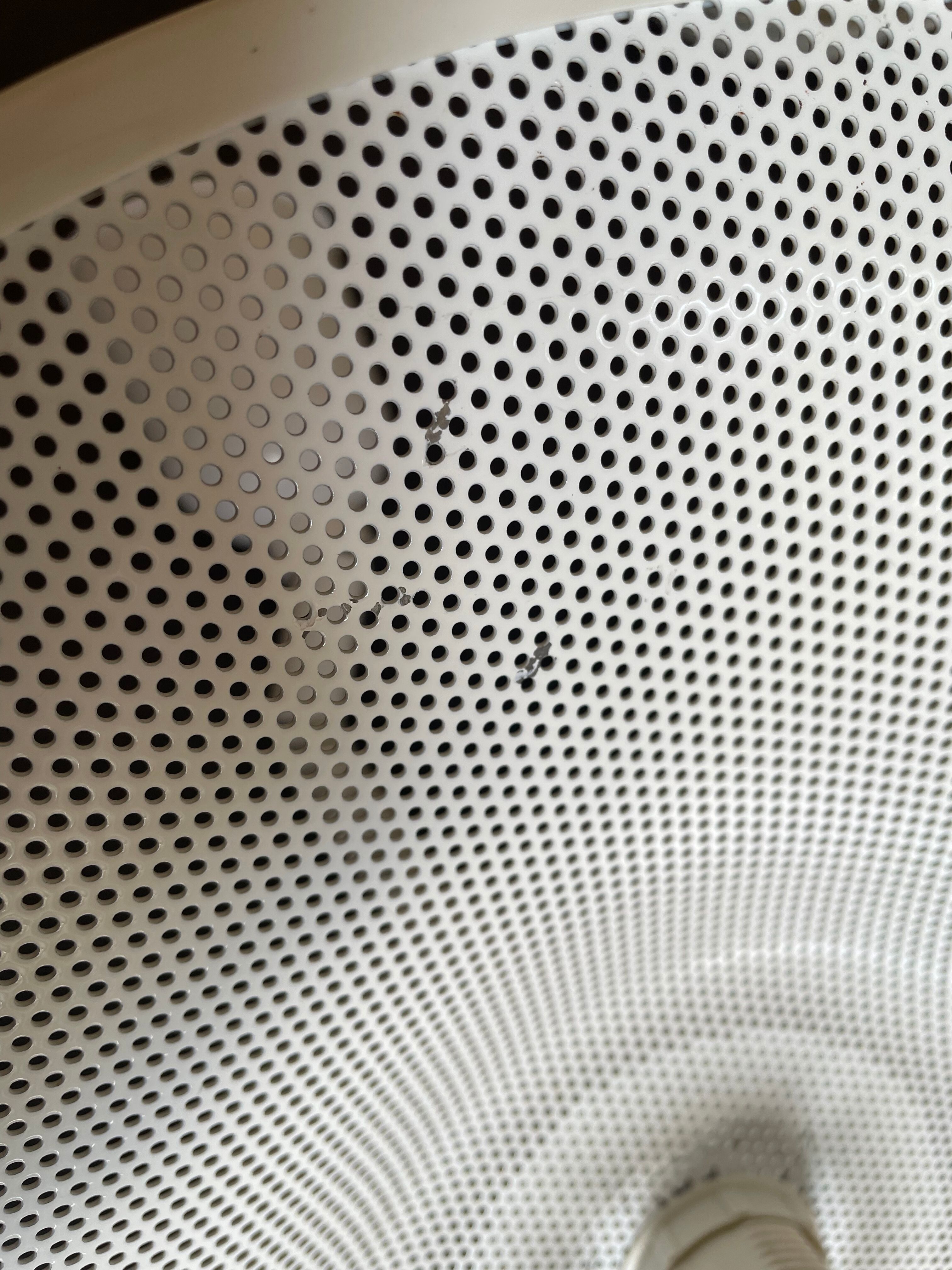 Suspension of the 80s in perforated white metal