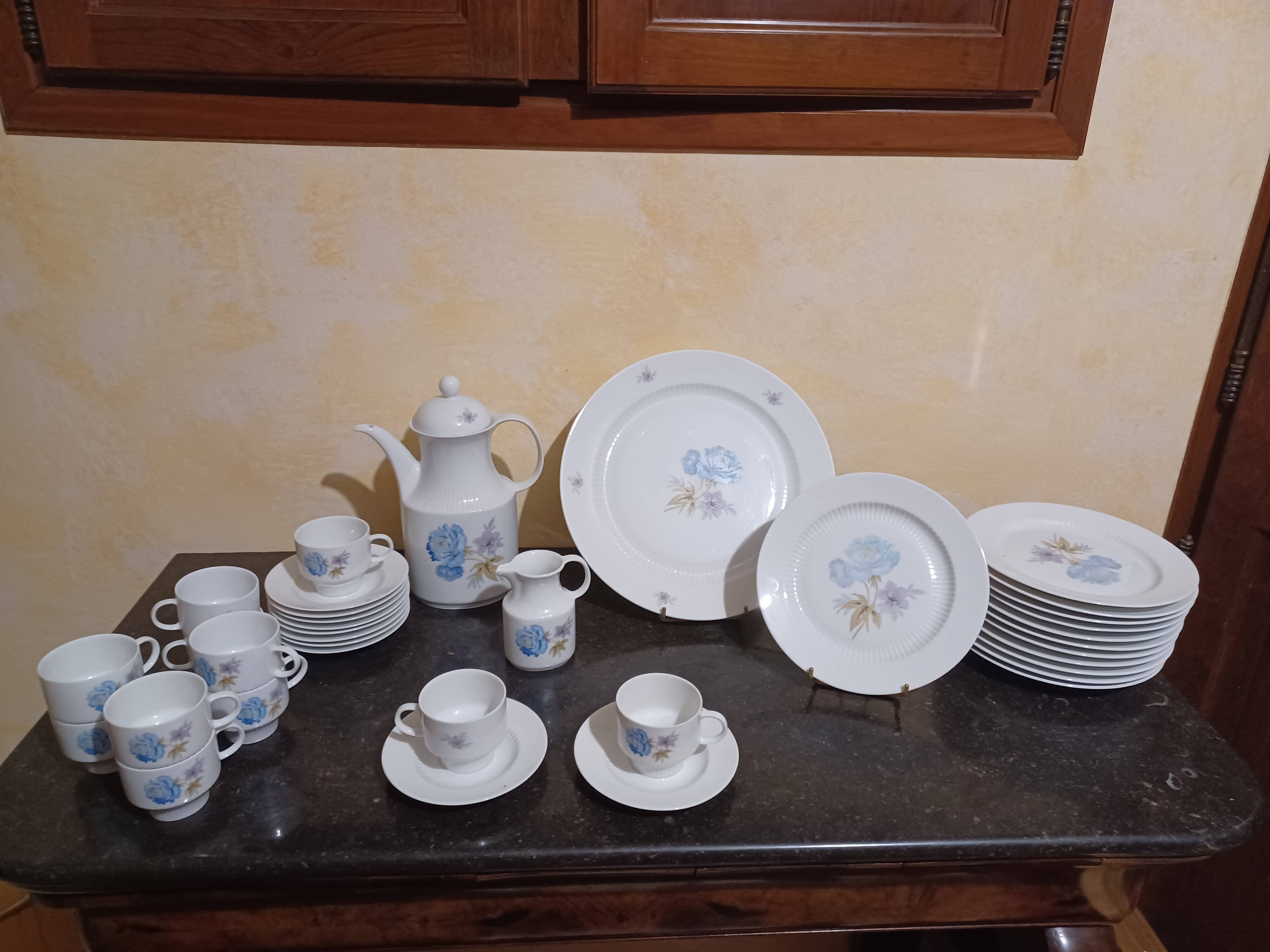 Dessert and tea service