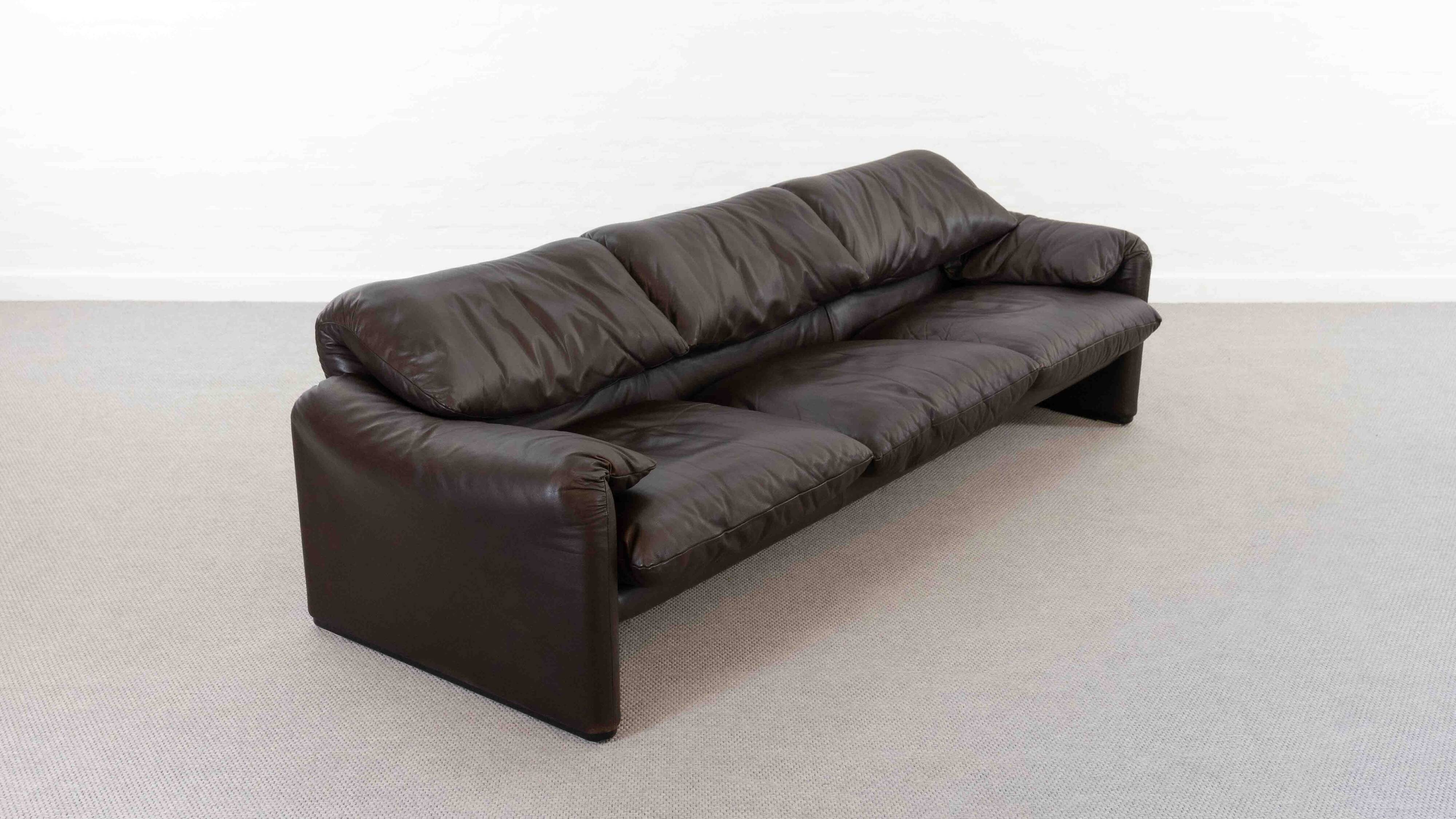Cassina Maralunga 3seat-Sofa in darkbrown leather by Vico Magistretti