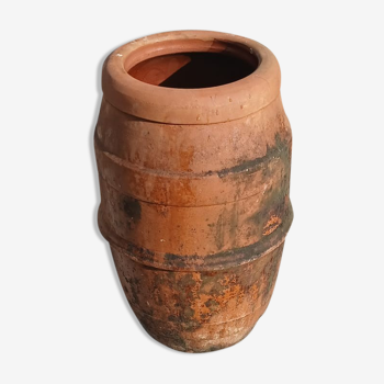 An earthen jar