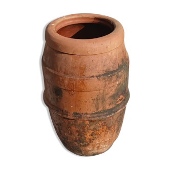 An earthen jar