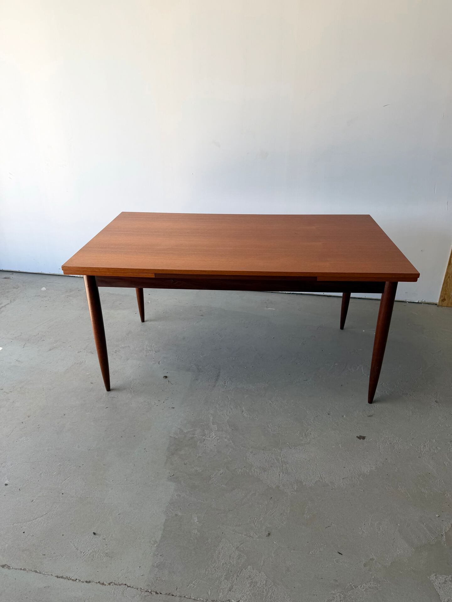 Rectangular extendable dining table with Scandinavian design in teak.