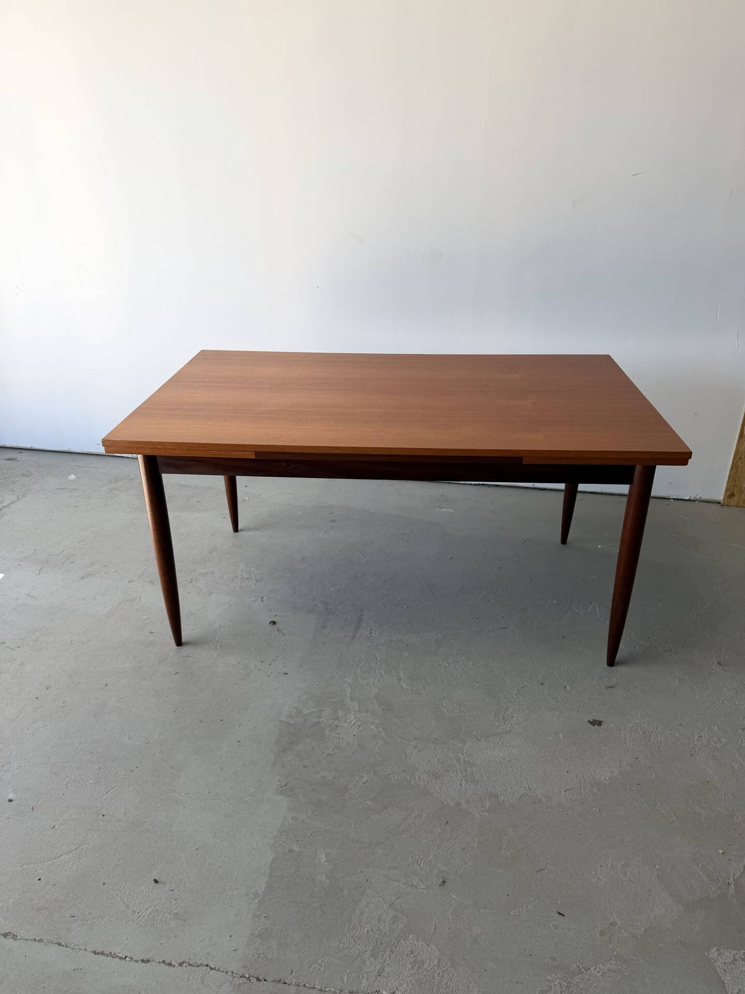 Table à manger rectangulaire à rallonges design scandinave en teck