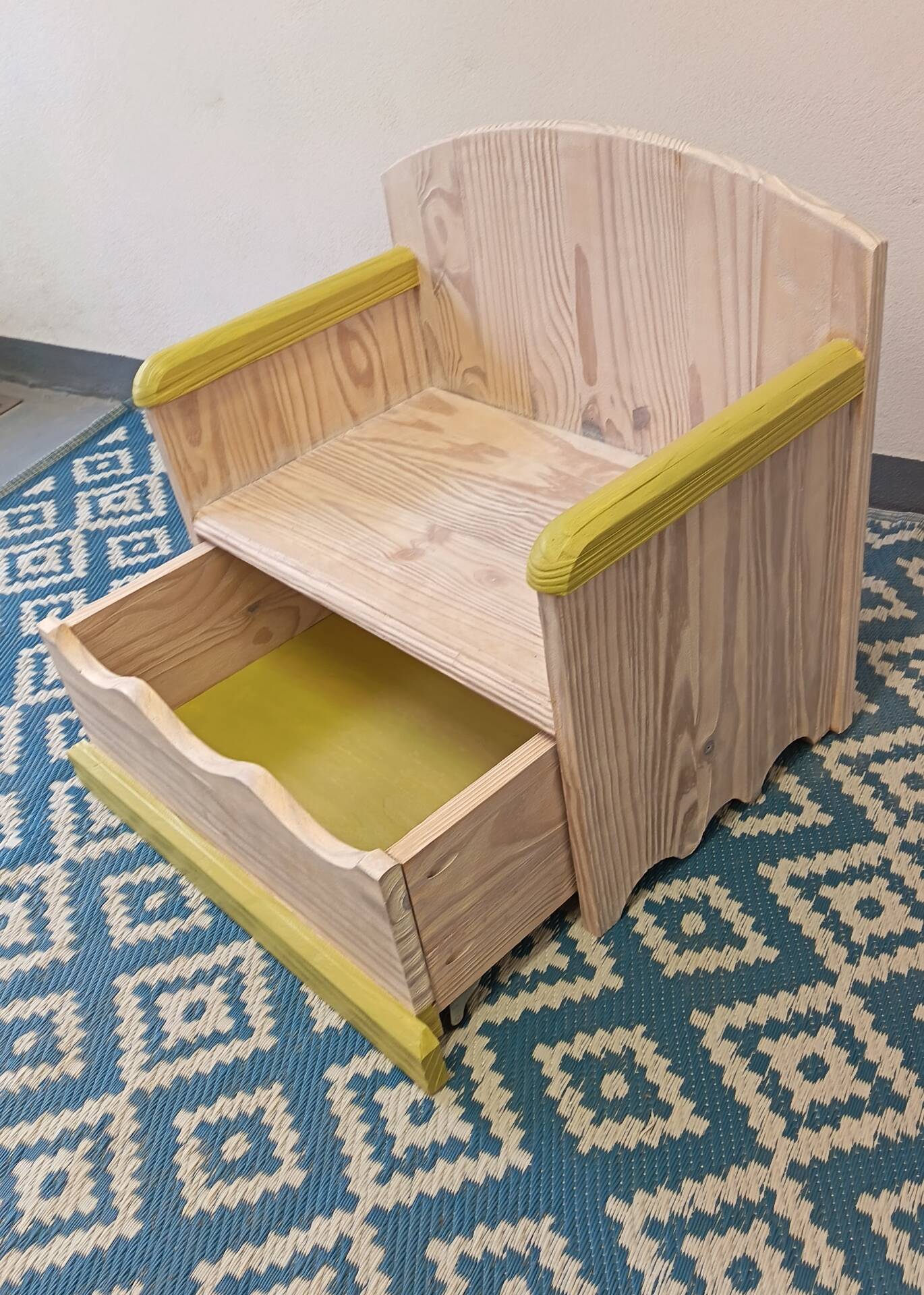Child's chair/box