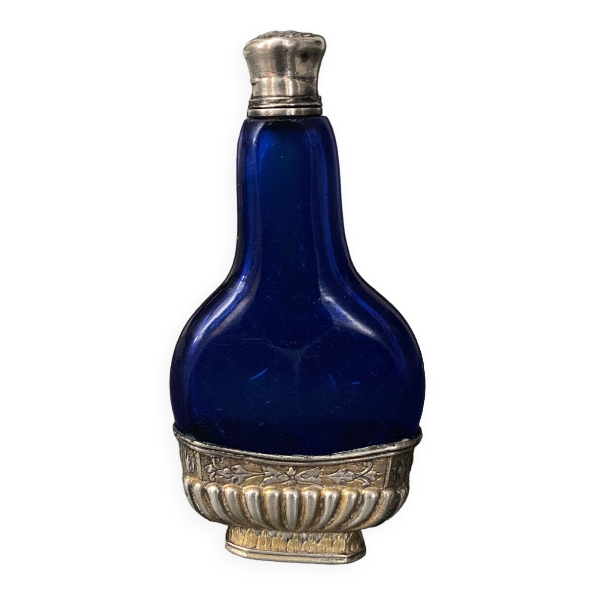 Flacon à sels XIXe monté argent cristal bleu