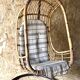 Fauteuil suspendu vintage en rotin avec sa potence