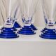 Ensemble de 8 verres à boire en verre clair avec des piédestaux en bleu cobalt – Postmoderne Memphis années 1980