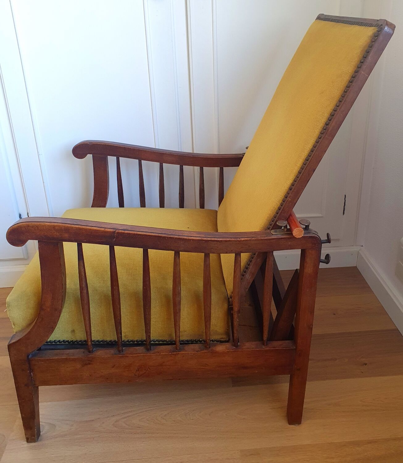 Velvet deck chair