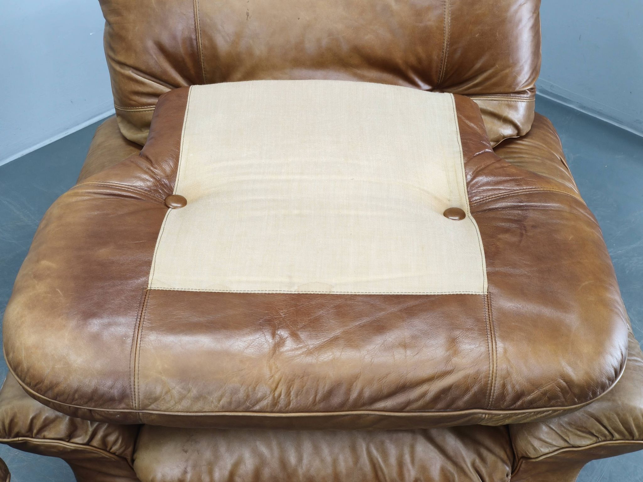 Paire de fauteuils lounge en cuir buffle cognac Arcon Italia