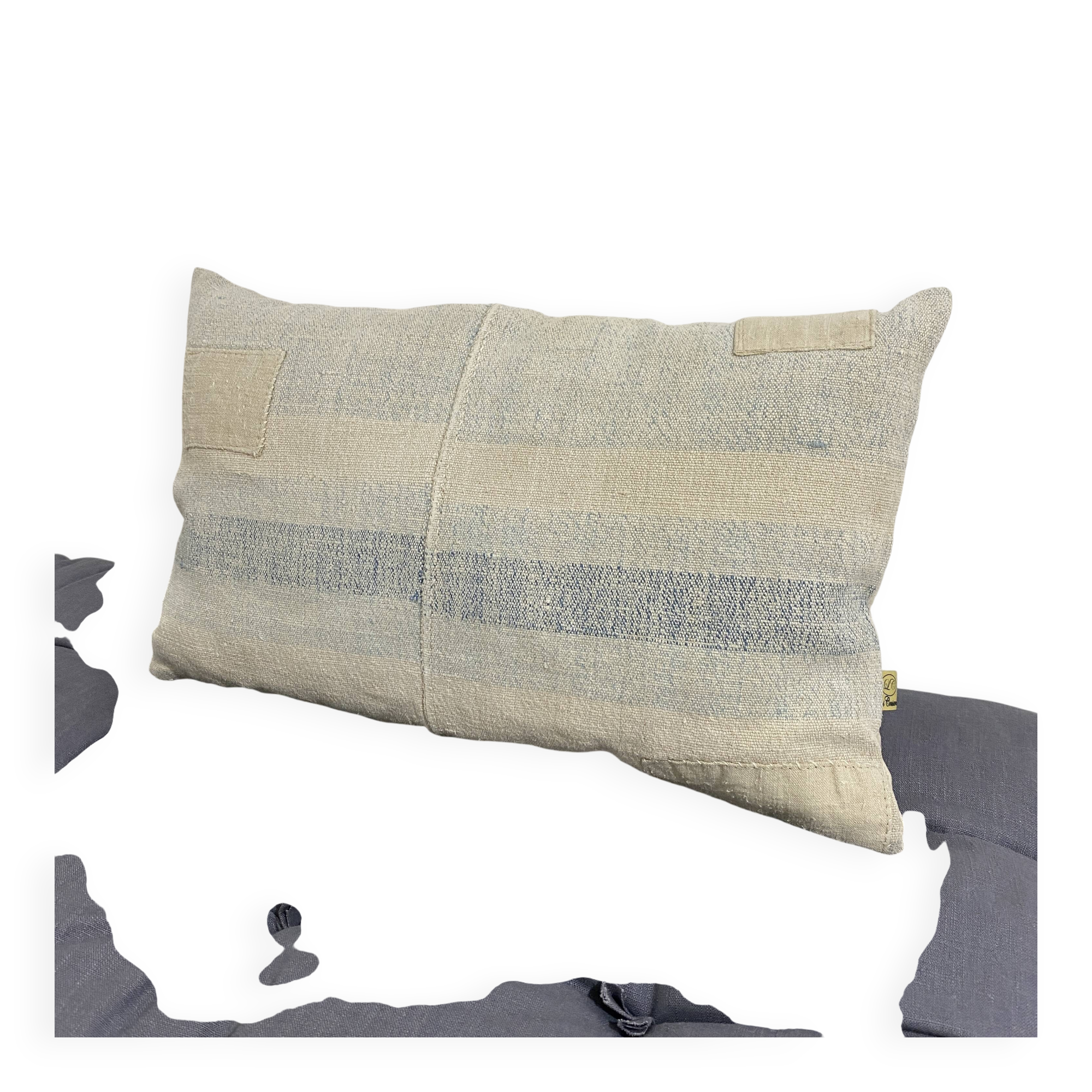 Coussin artisanal en toile ancienne style Kilim