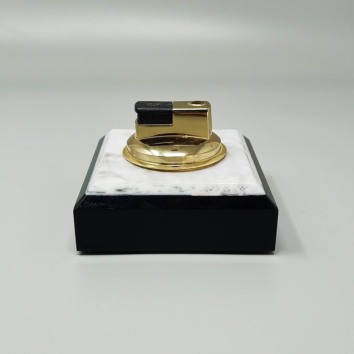 1970s Gorgeous Smoking Set in Lucite and Brass. Made in Italy