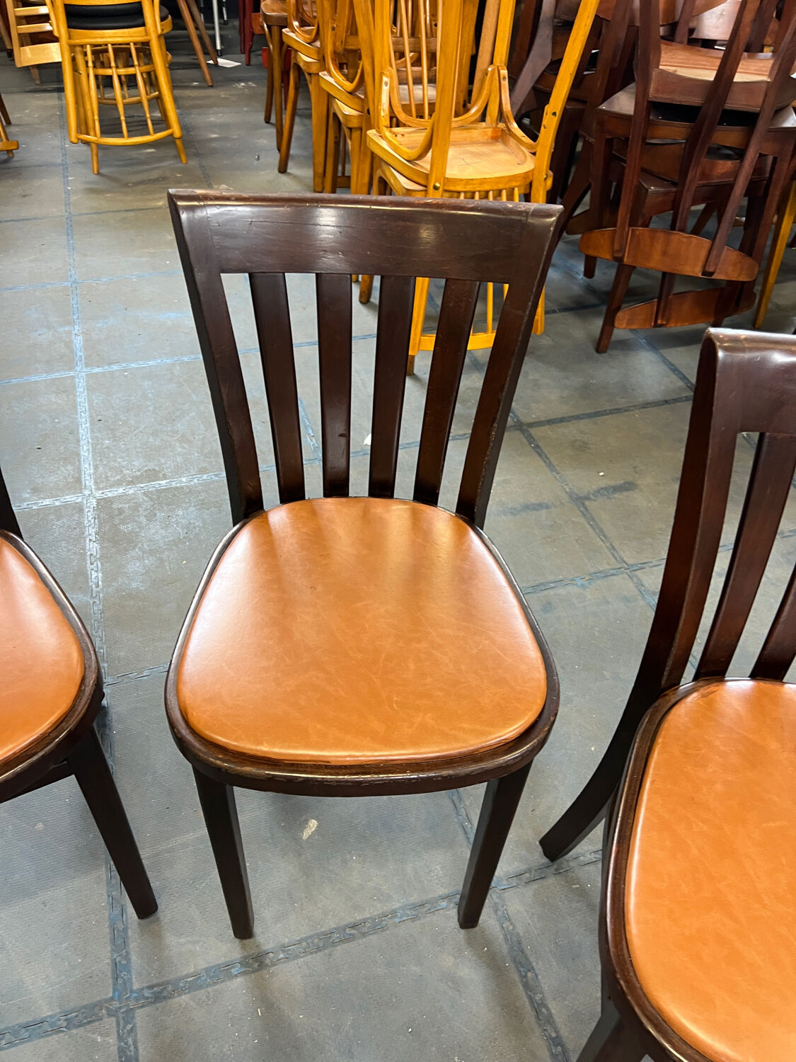 Suite de 4 chaises bistrot