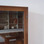 Bibliothèque vitrée en noyer, esprit Art déco, années 60