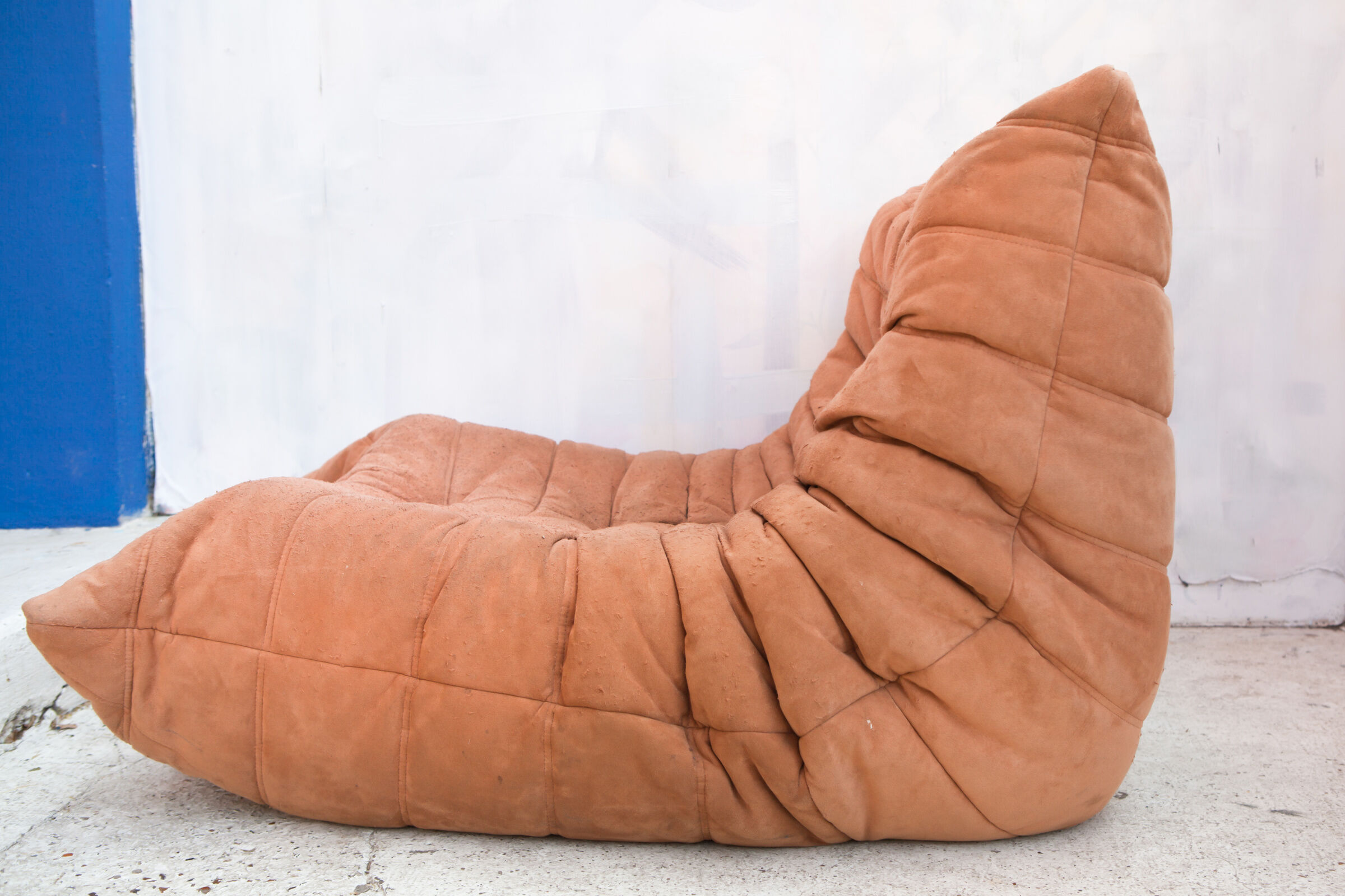 Toggle armchair and pouf set