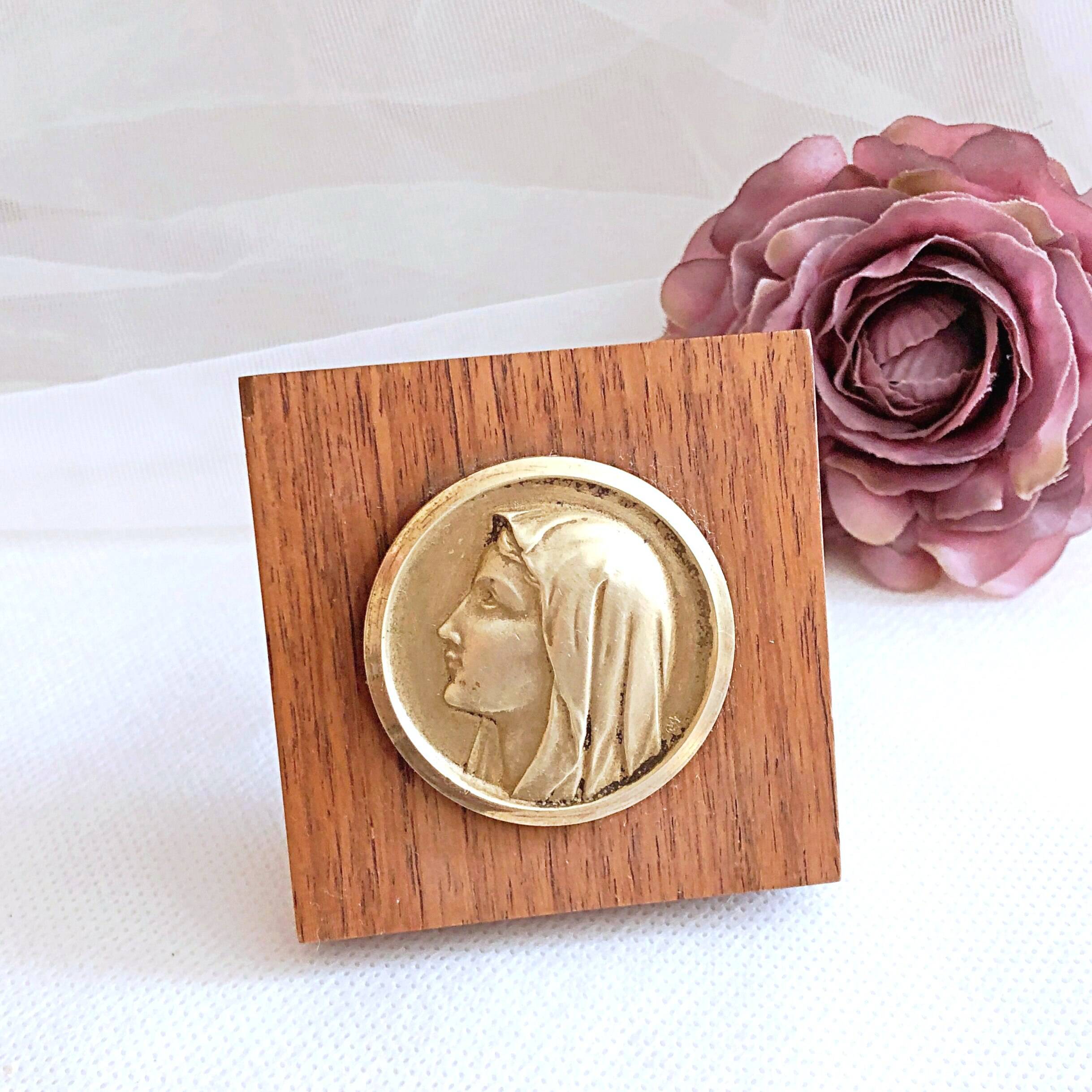 Vintage frame in wood and brass, Holy Virgin medallion - Spiritual treasure
