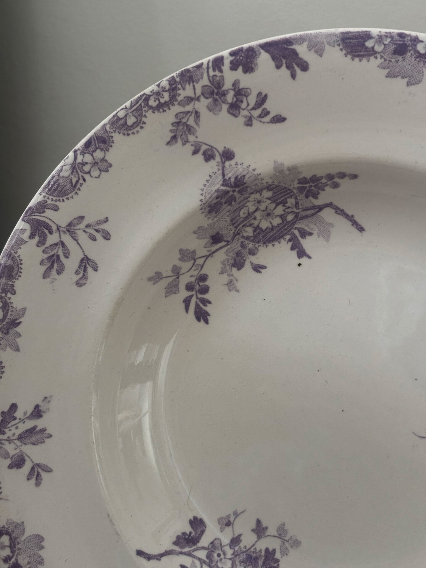 Assiette creuse ancienne Longwy Hanoï