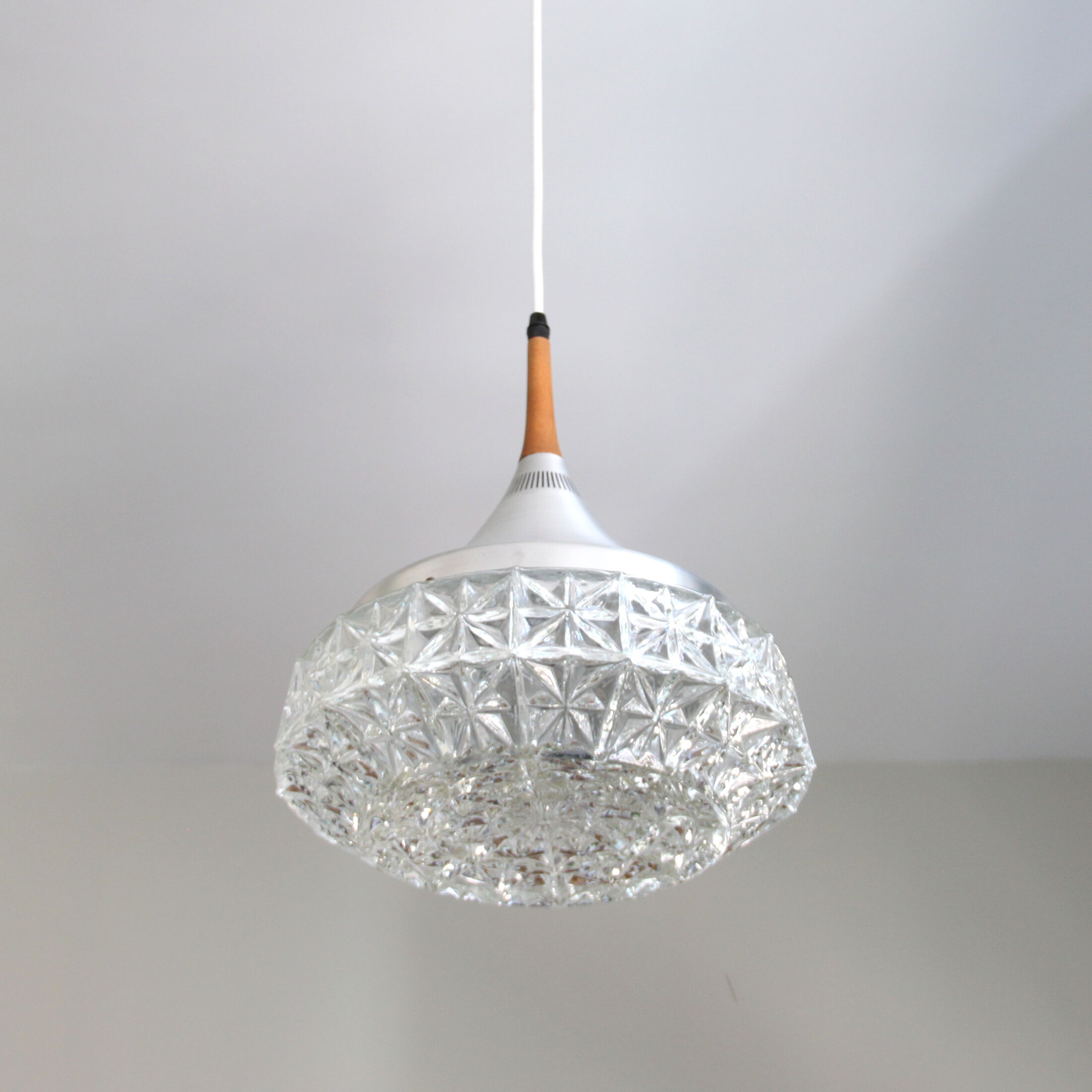 Suspension abat jour en verre épais épais et dôme en aluminium vintage