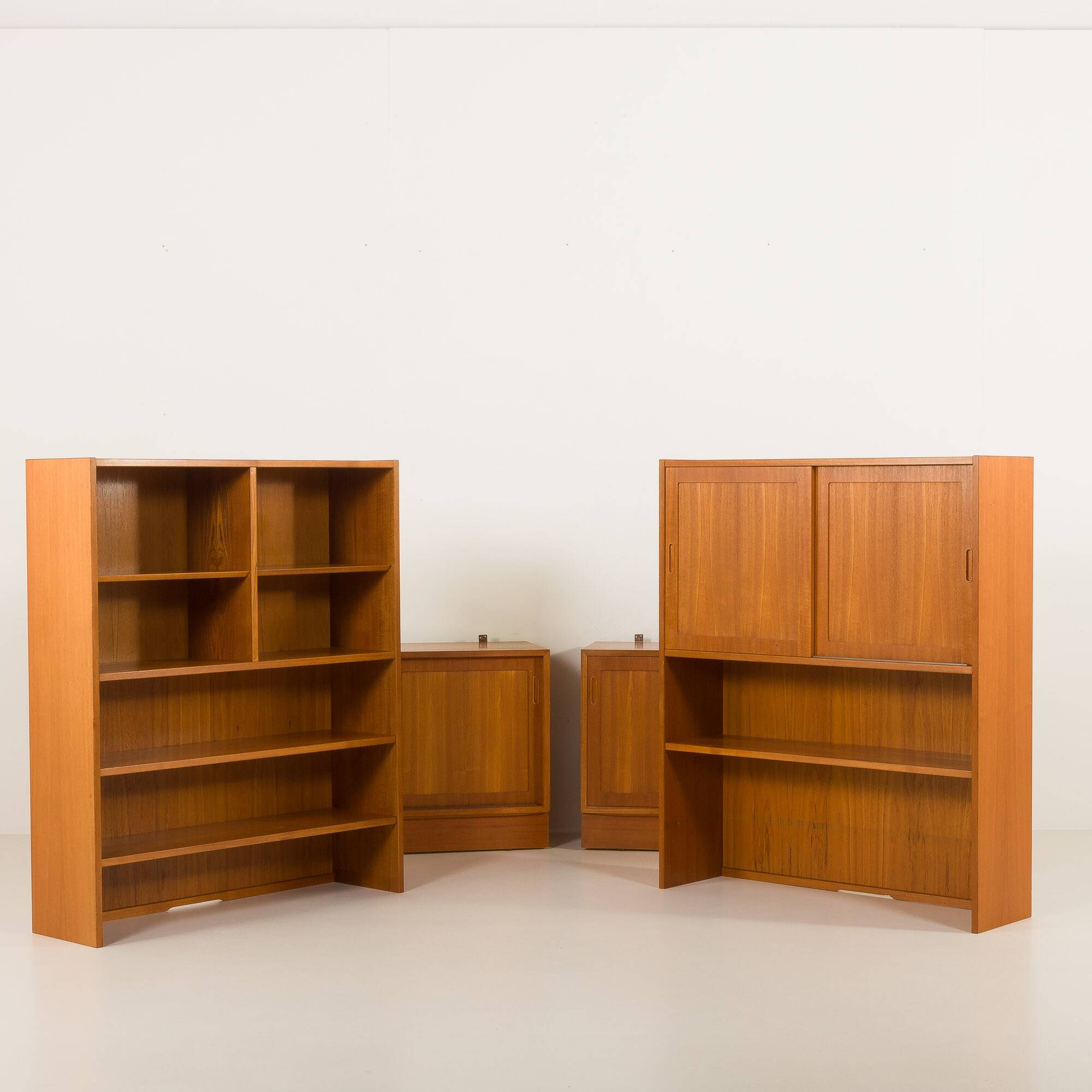 Danish mid century modular bookcase in teak by Poul Hundevad , Denmark