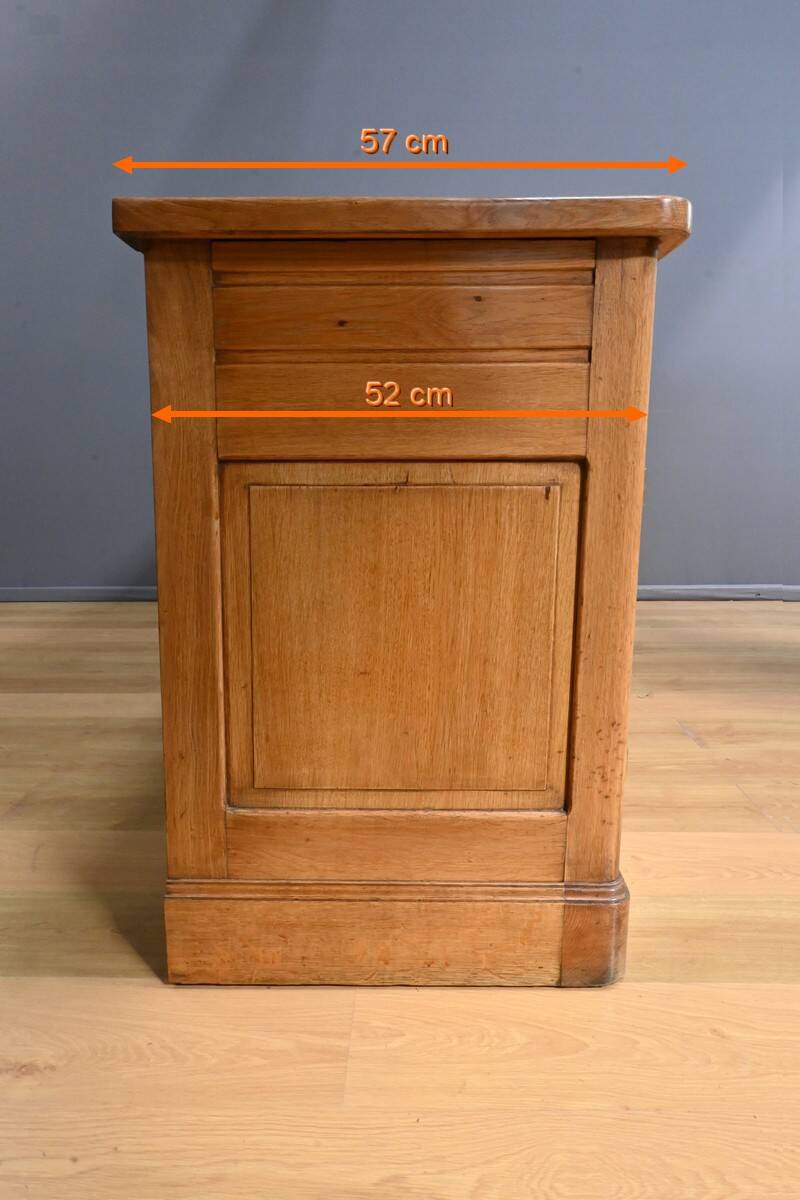 Important Oak Commercial Furniture – 1920