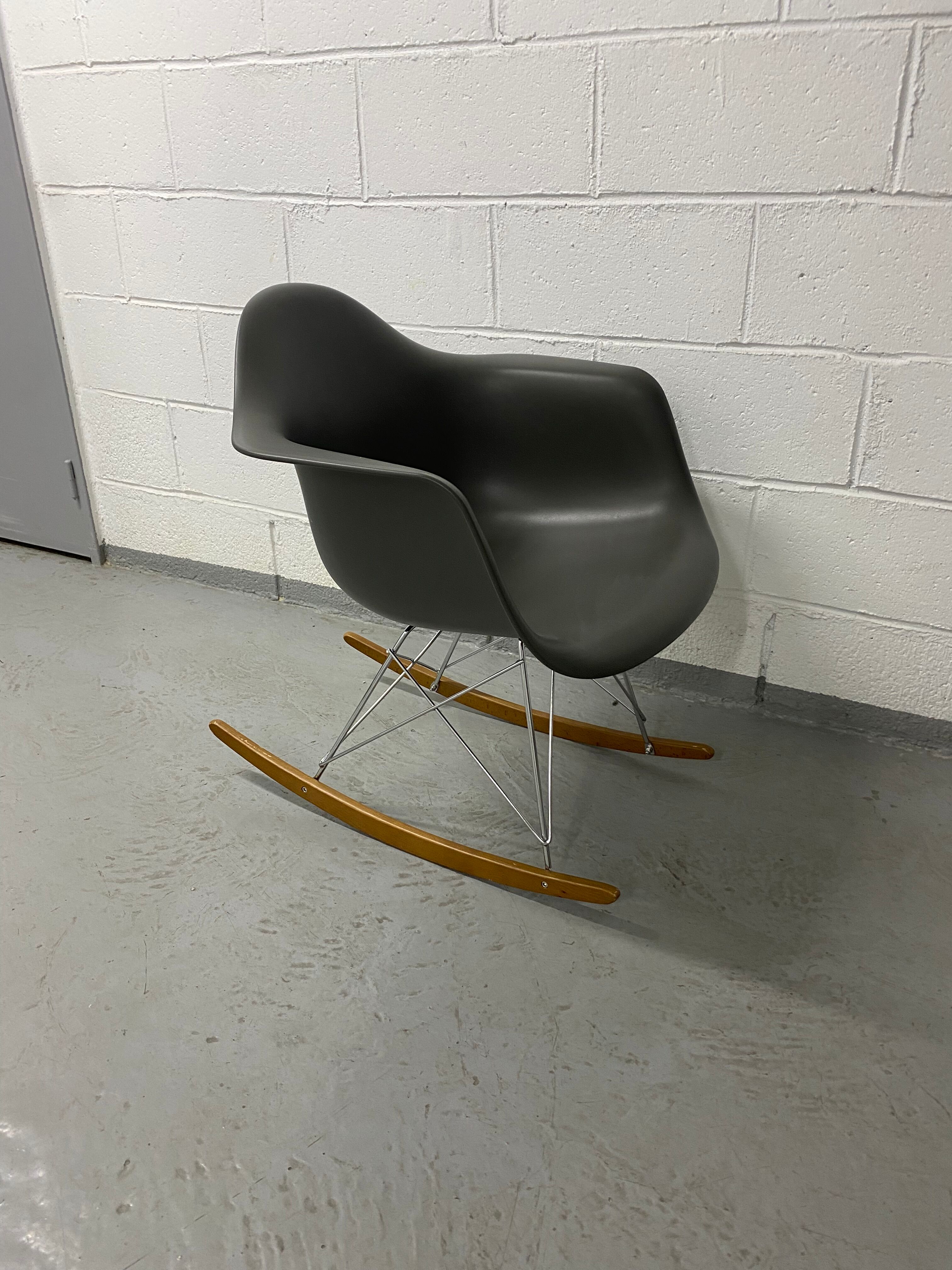 Fauteuil RAR de Charles et Ray Eames édition Vitra