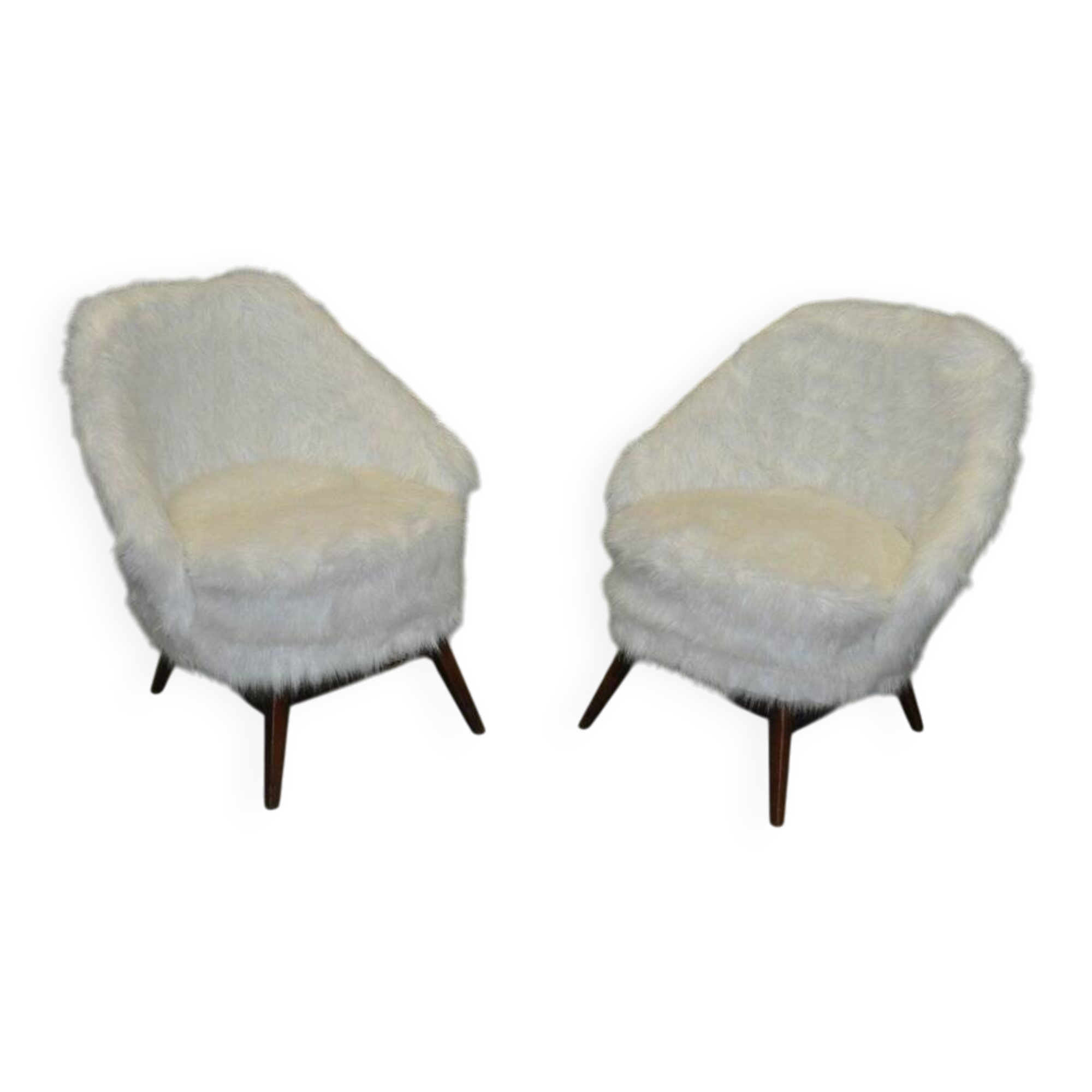 Pair of Mid-Century armchairs in white faux fur with beech legs.