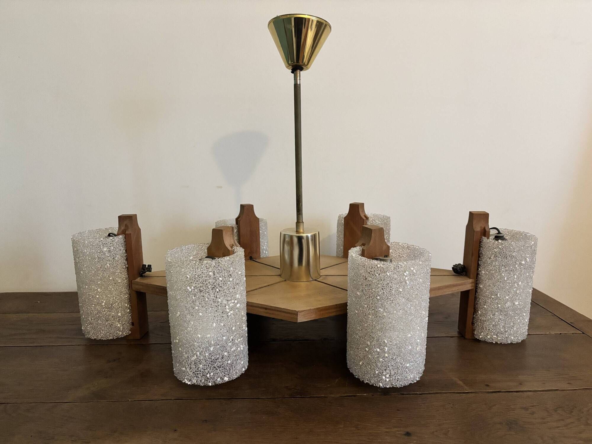 Vintage Scandinavian chandelier 6 lights – Wood and frosted Perspex – 1960s/70s
